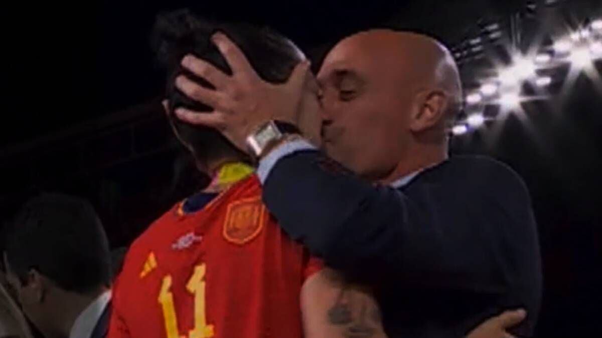 El beso que Luis Rubiales le dio a Jenni Hermoso no fue consentido.(Foto: RTVE)