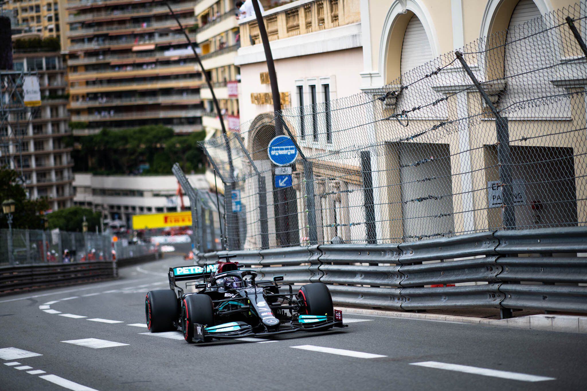 ‘¿Hasta (Checo) Pérez me rebasó?’, dice Lewis Hamilton ante su mala participación en GP de Mónaco