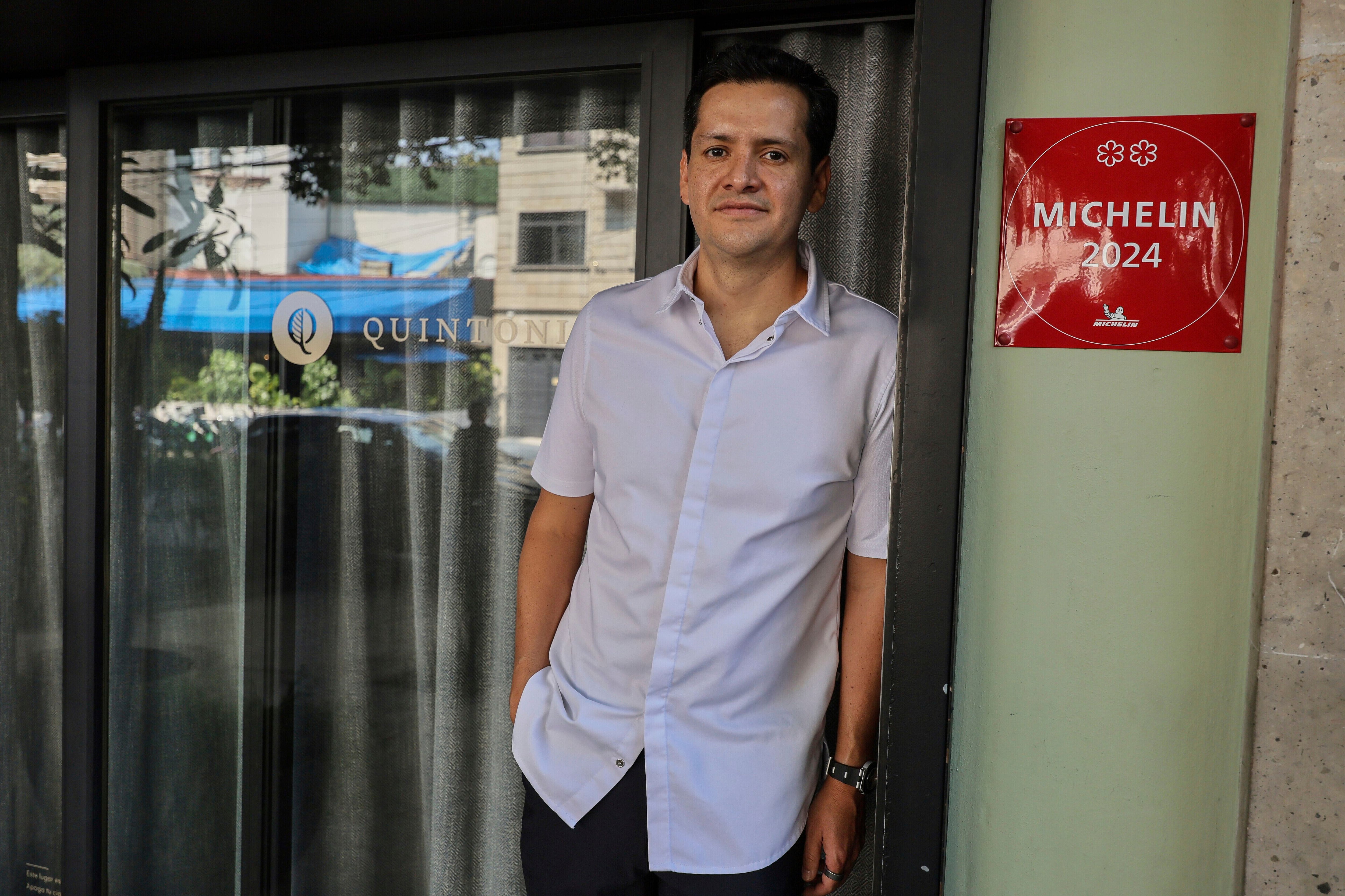 Jorge Vallejo, cocinero y propietario del restaurante Quintonil, posa para una fotografía en la Ciudad de México, el 28 de febrero de 2025. (AP Foto/Ginnette Riquelme)