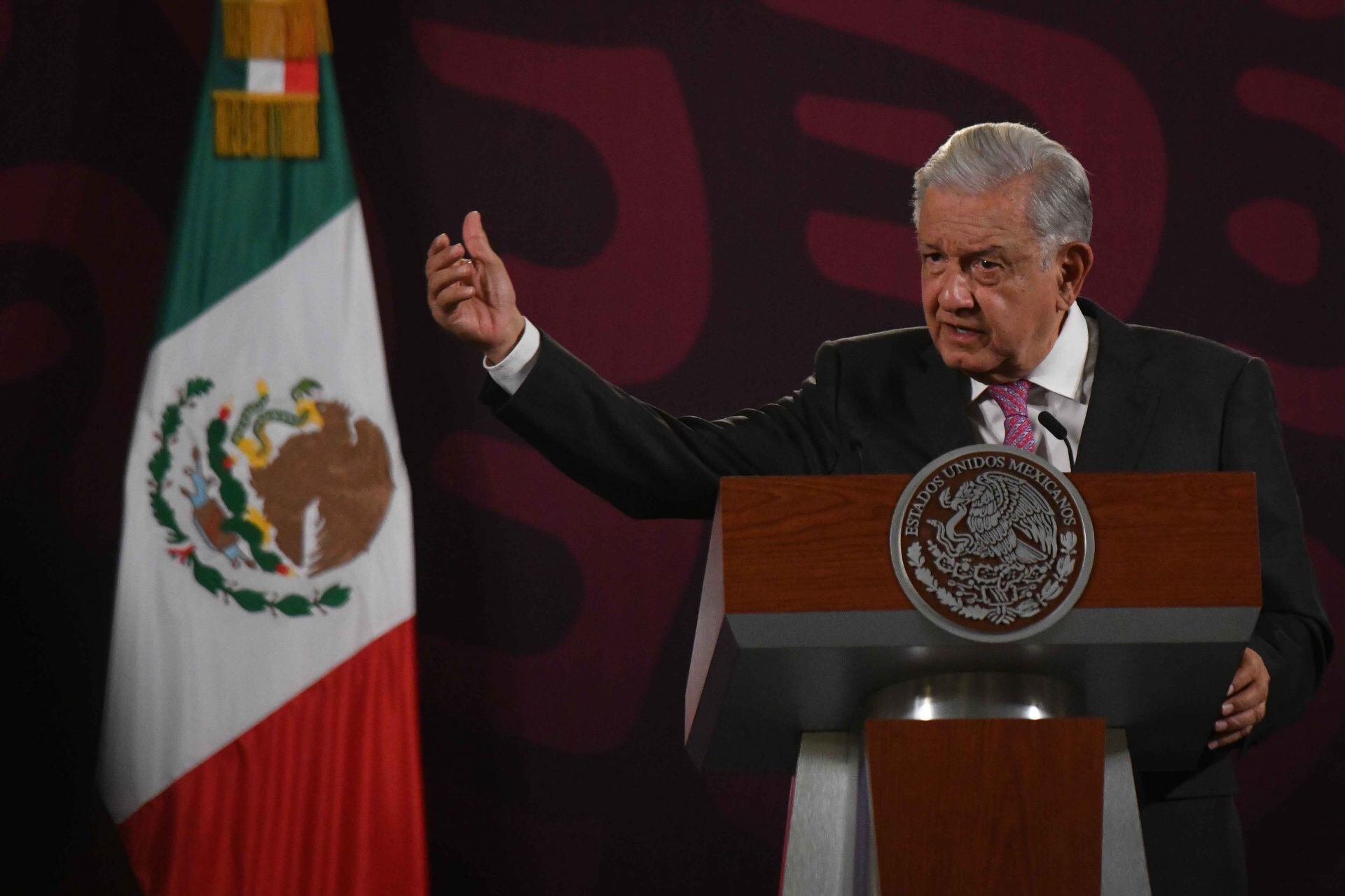 Morena destruye México