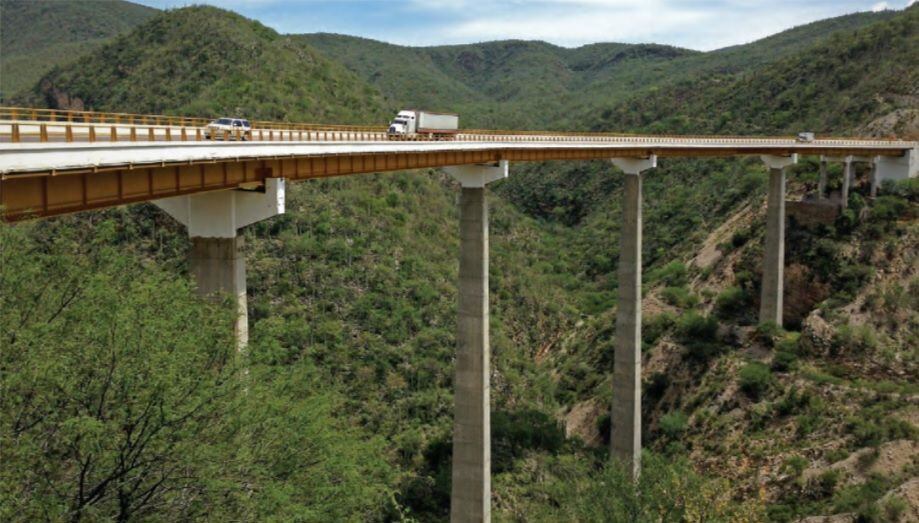 Gracias a sus historias paranormales y su impresionante paisaje, el Puente Calapa se ha convertido en un atractivo turístico para Puebla y Oaxaca.  [Fotografía. Especial]