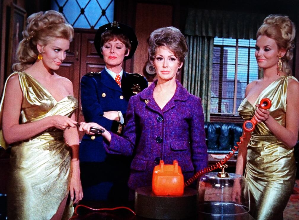 Jean Byron, Inga Neilsen, Barbara Rush, y  June Wilkinson in Batman (1966). (Foto: IMDb).