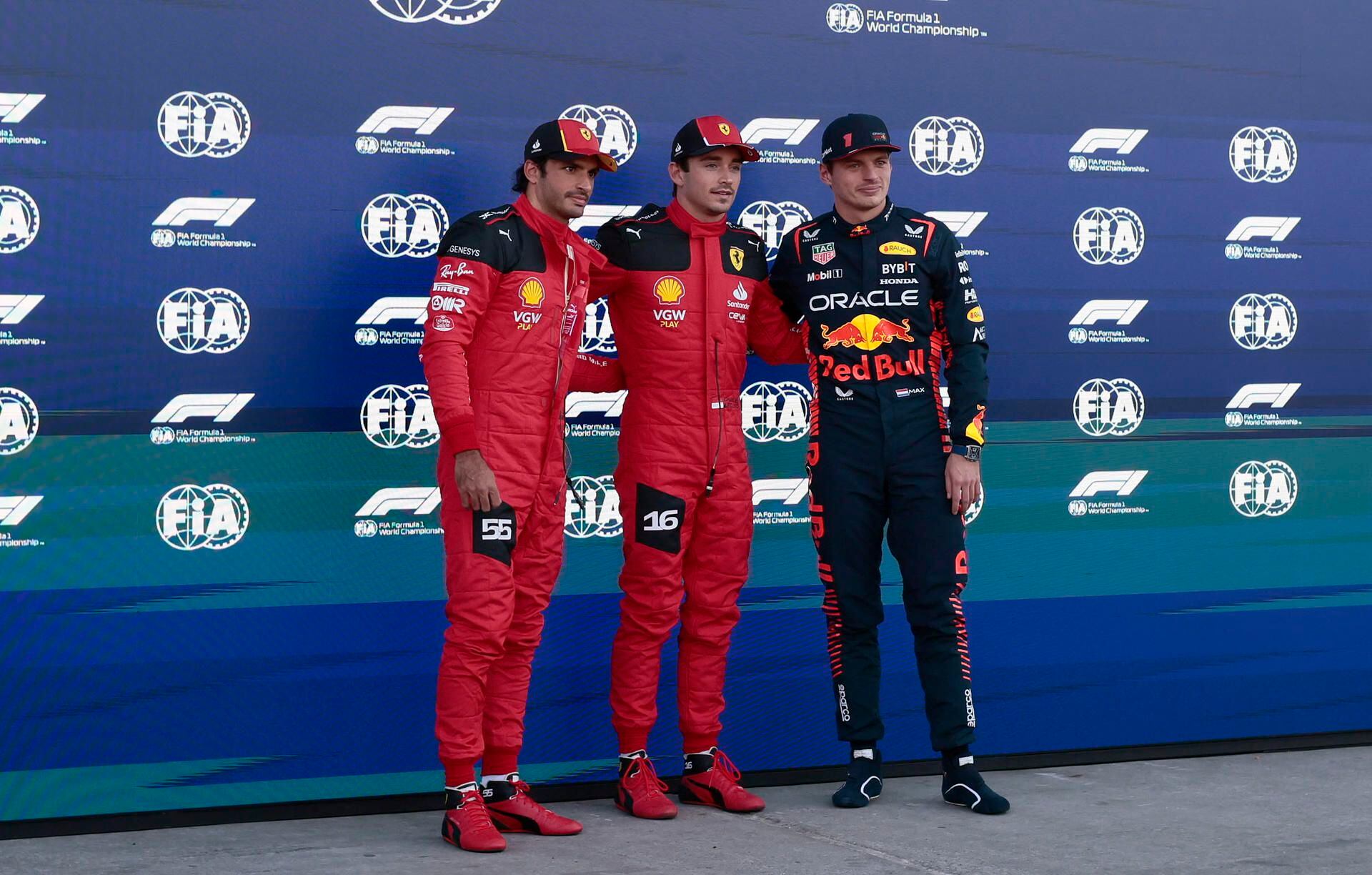 Ferrari dominó la FP2 con Charles Leclerc en primero y Carlos Sainz en tercero, en segundo quedó Max Verstappen. (Foto: EFE).