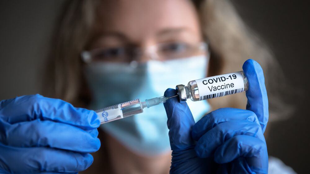 Infectados de SARS hace décadas dan esperanza para crear vacuna COVID más amplia