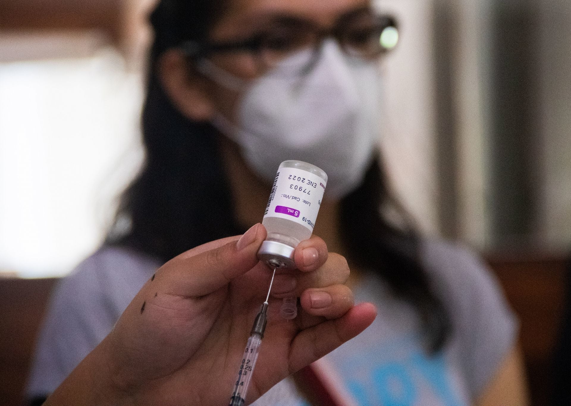 FDA aprueba vacunas COVID-19 actualizadas vs Ómicron: ¿Quiénes pueden recibir una o más dosis?