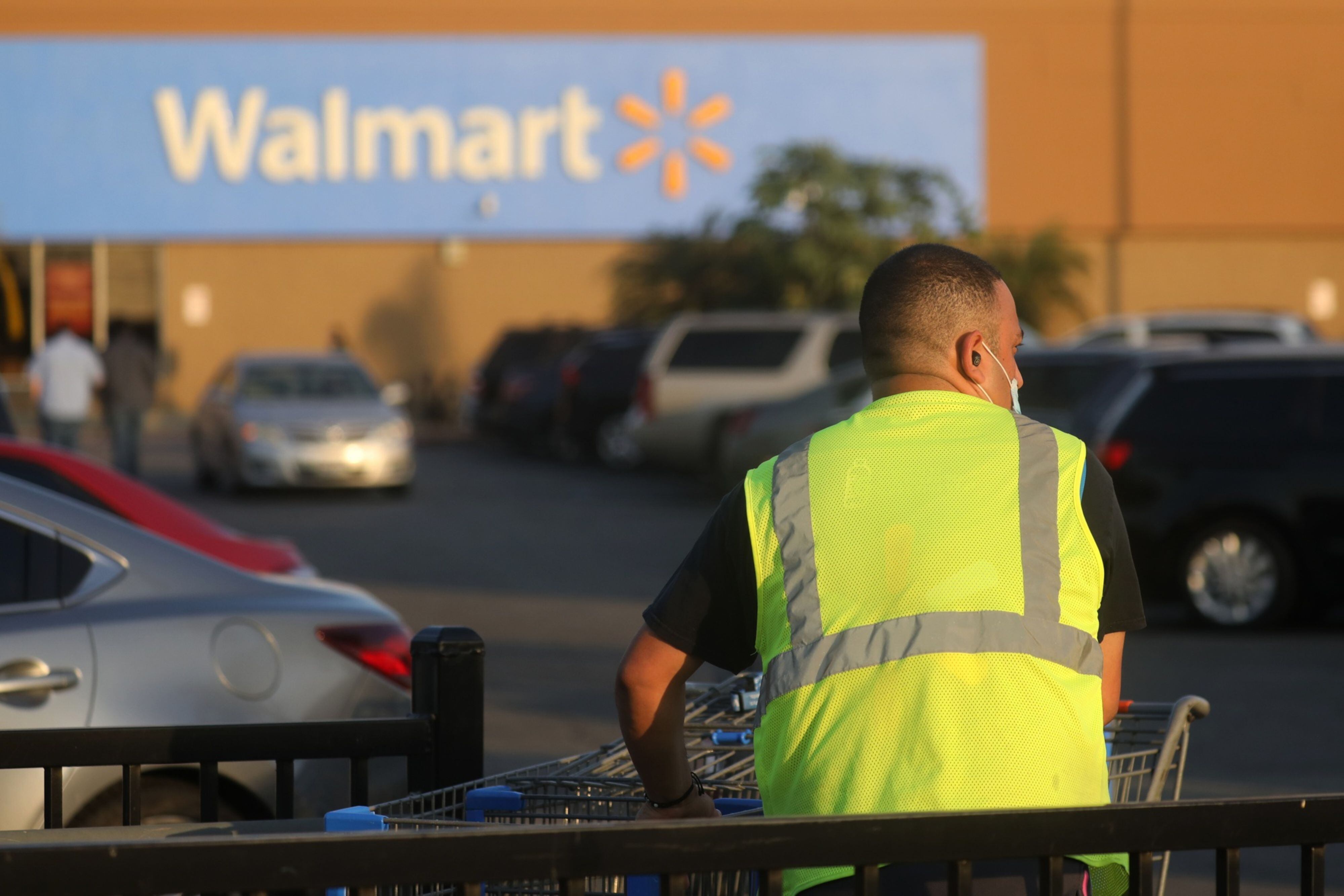 Walmart y Starbucks dicen adiós a cubrebocas… en Estados Unidos