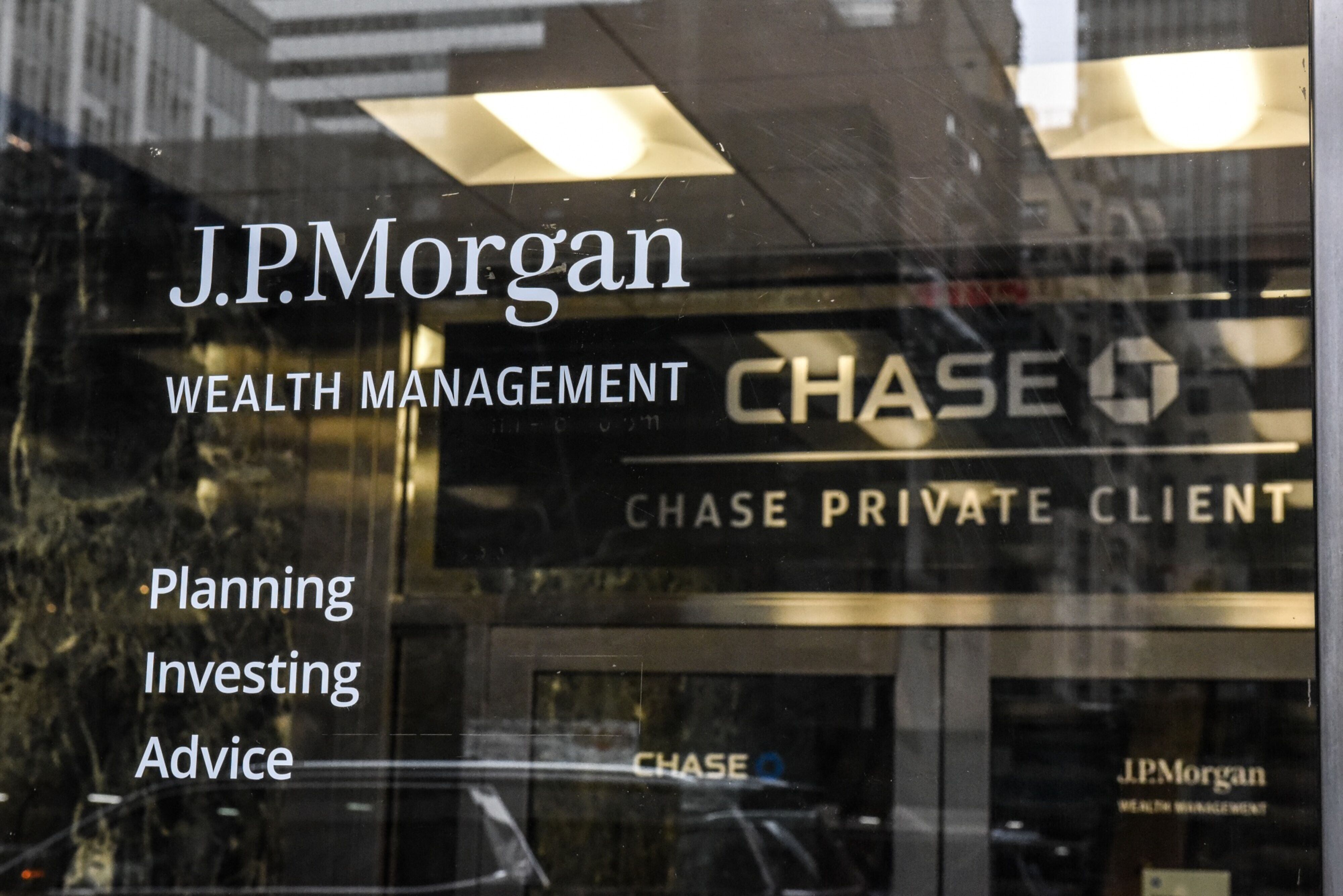 JPMorgan despide a mil empleados de First Republic tras la adquisición