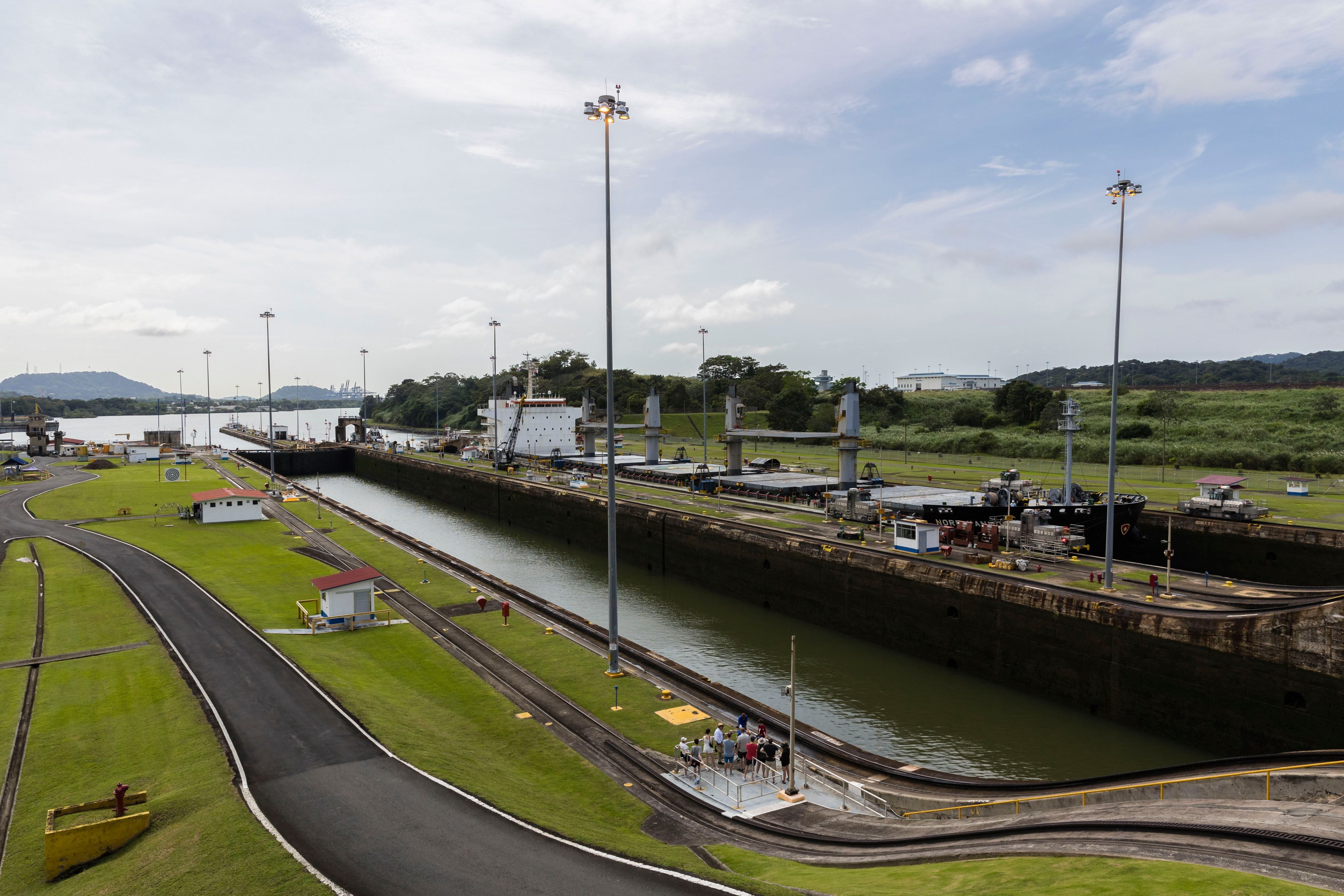 El Canal de Panamá, una de las principales vías del comercio mundial, fue construido con asistencia de EU.