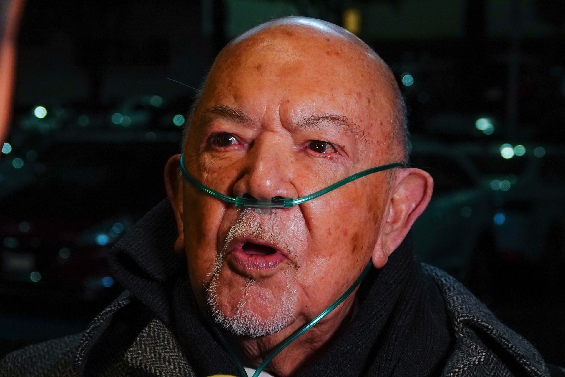 Sergio Corona utilizó un tanque de oxígeno hace unos meses como parte de sus problemas de salud.
