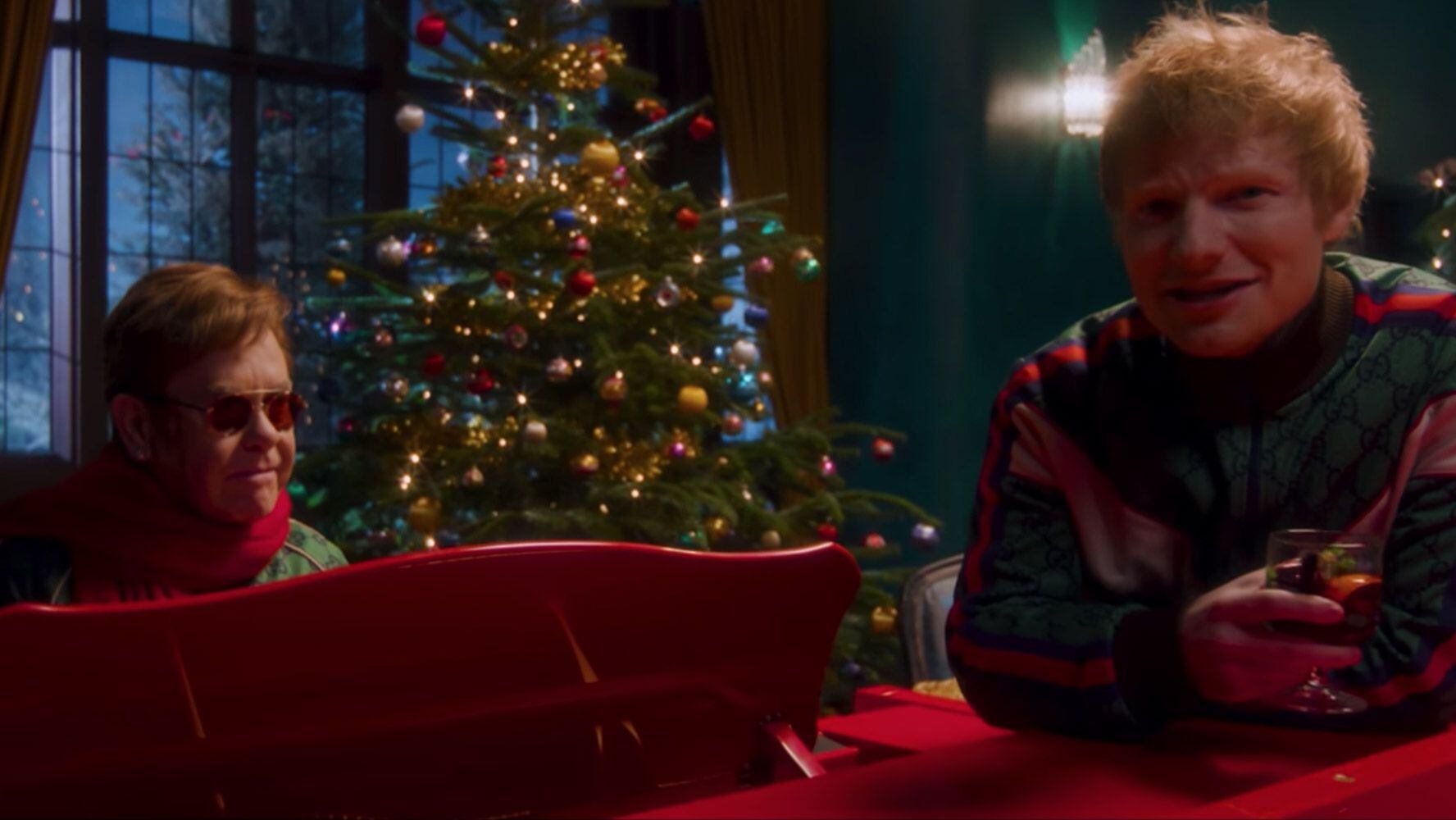 Elton John y Ed Sheeran lanzan su sencillo ‘Merry Christmas’