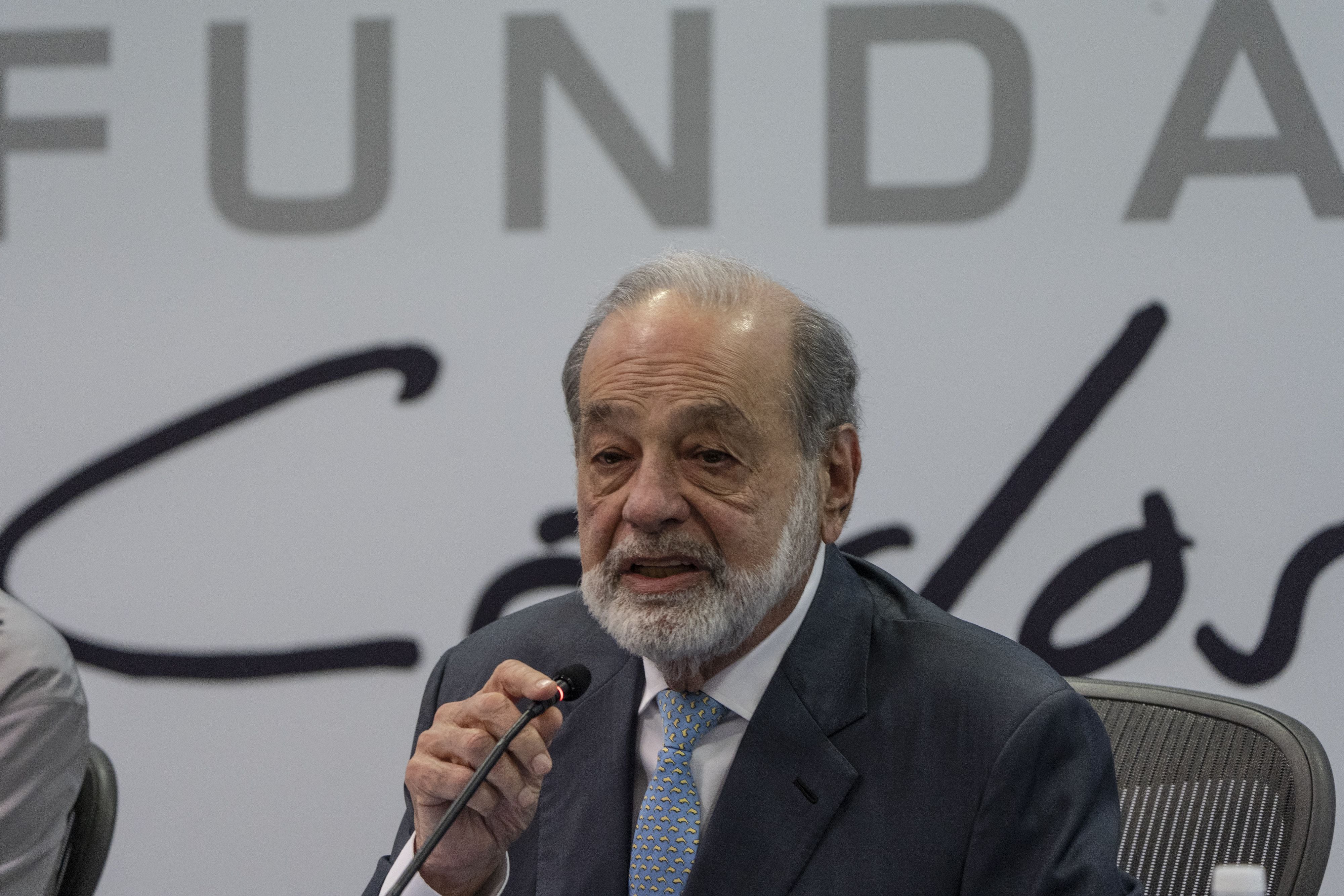 Carlos Slim es el mexicano con la fortuna más alta del mundo, que se calcula es de casi 93 mil millones de dólares.