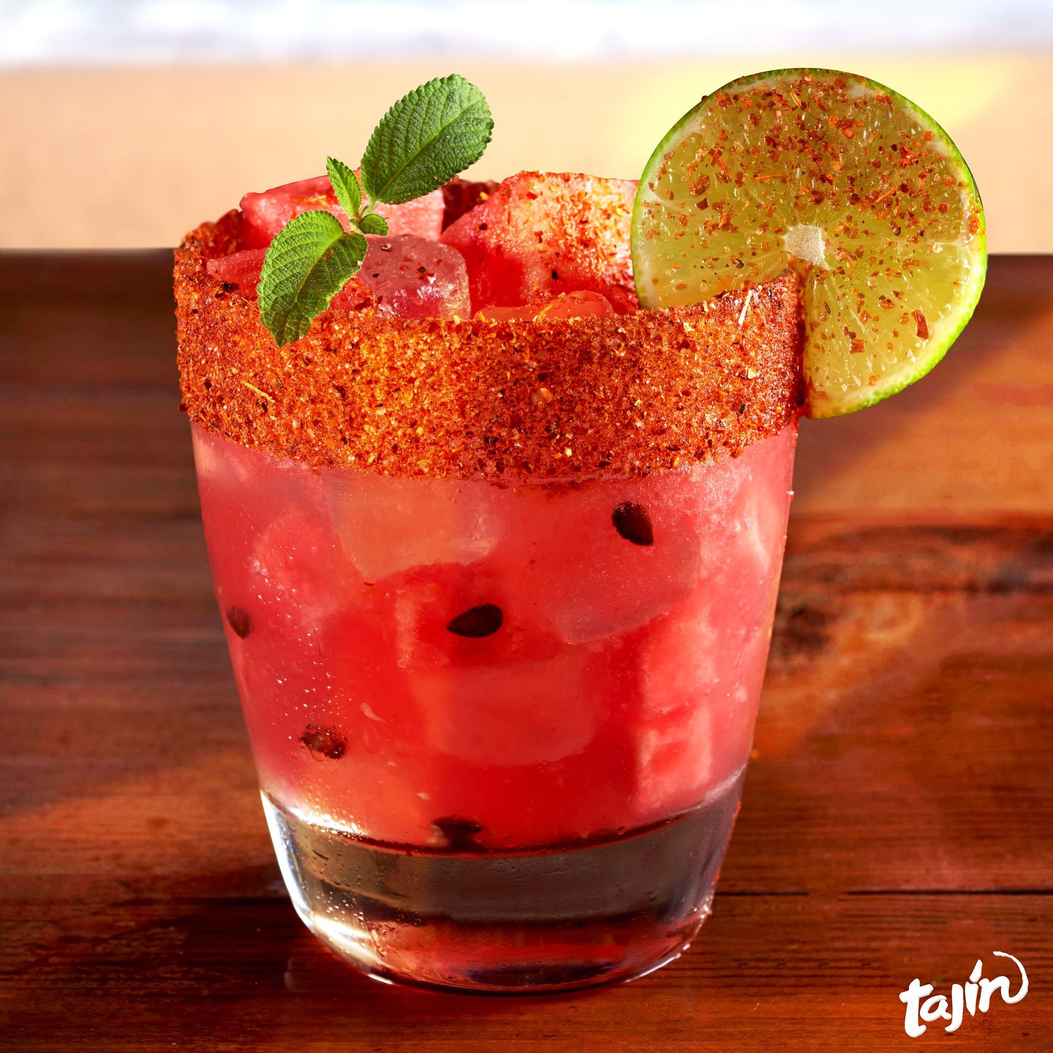 El chile en polvo de Tajín es un buen complemento para las bebidas. (Foto: Facebook/ Tajín)