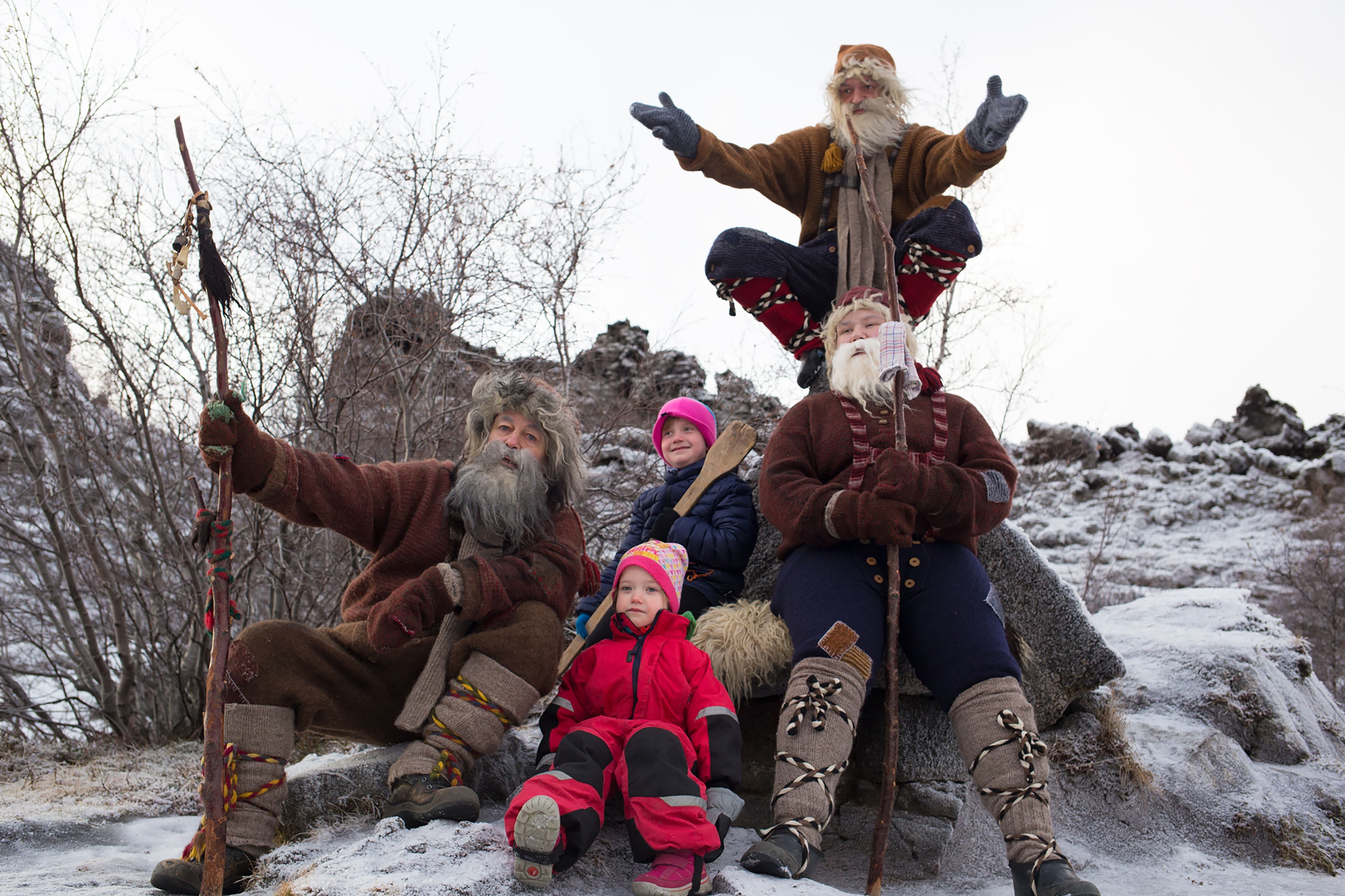 Cada año, los Yule Lads realizan un espectáculo en la montana de Dimmuborgir. (Foto: Marcin Kozazcek para Visitmyvatn/Business Island)
