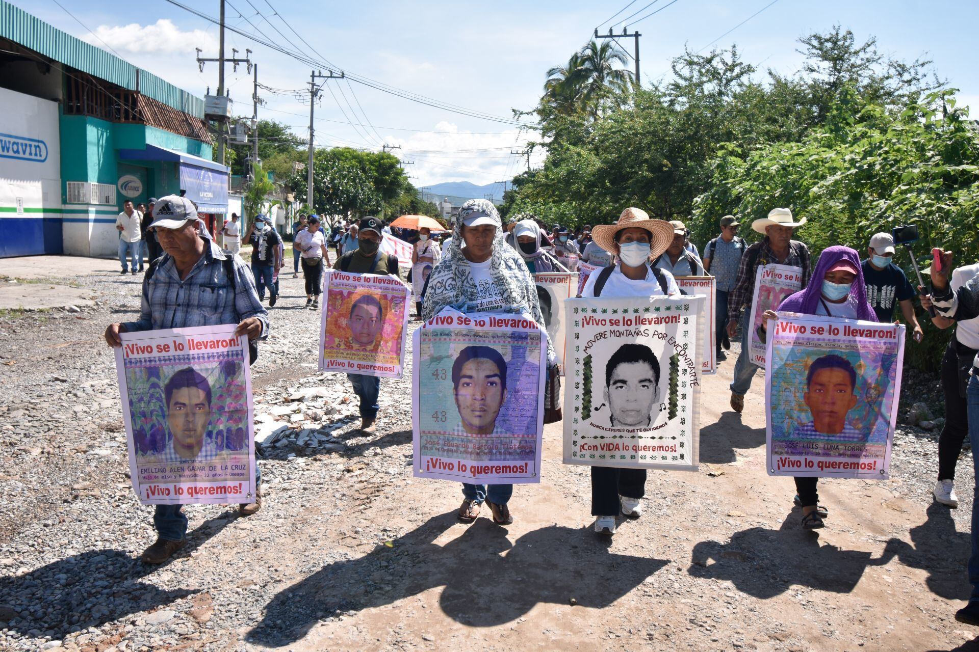 Crisis en caso Ayotzinapa: GIEI rechaza validez de mensajes de WhastApp presentados como pruebas