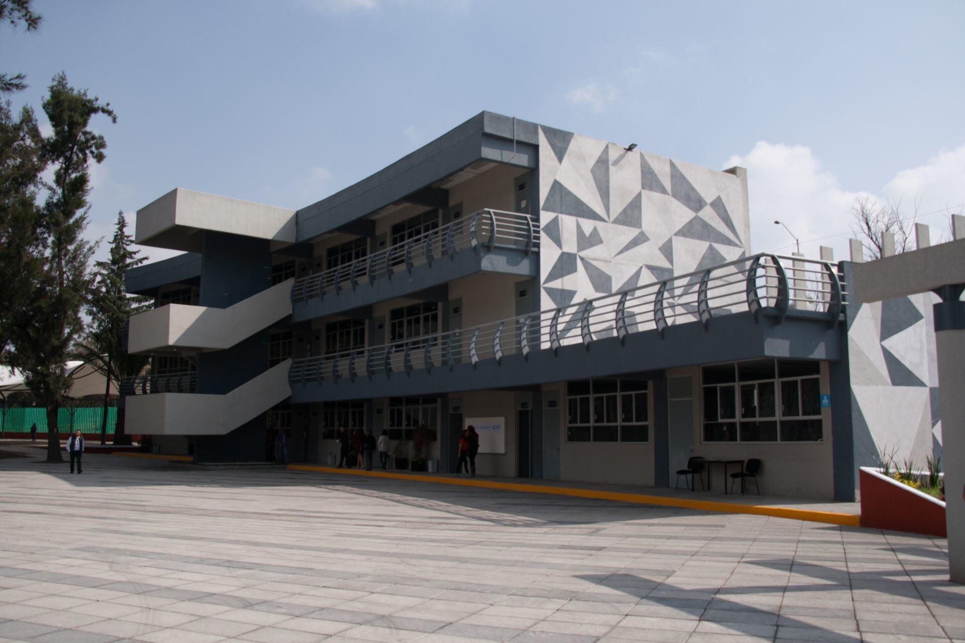Abren convocatoria para maestros de universidad en CDMX; ofrecen sueldo de 34 mil pesos al mes
