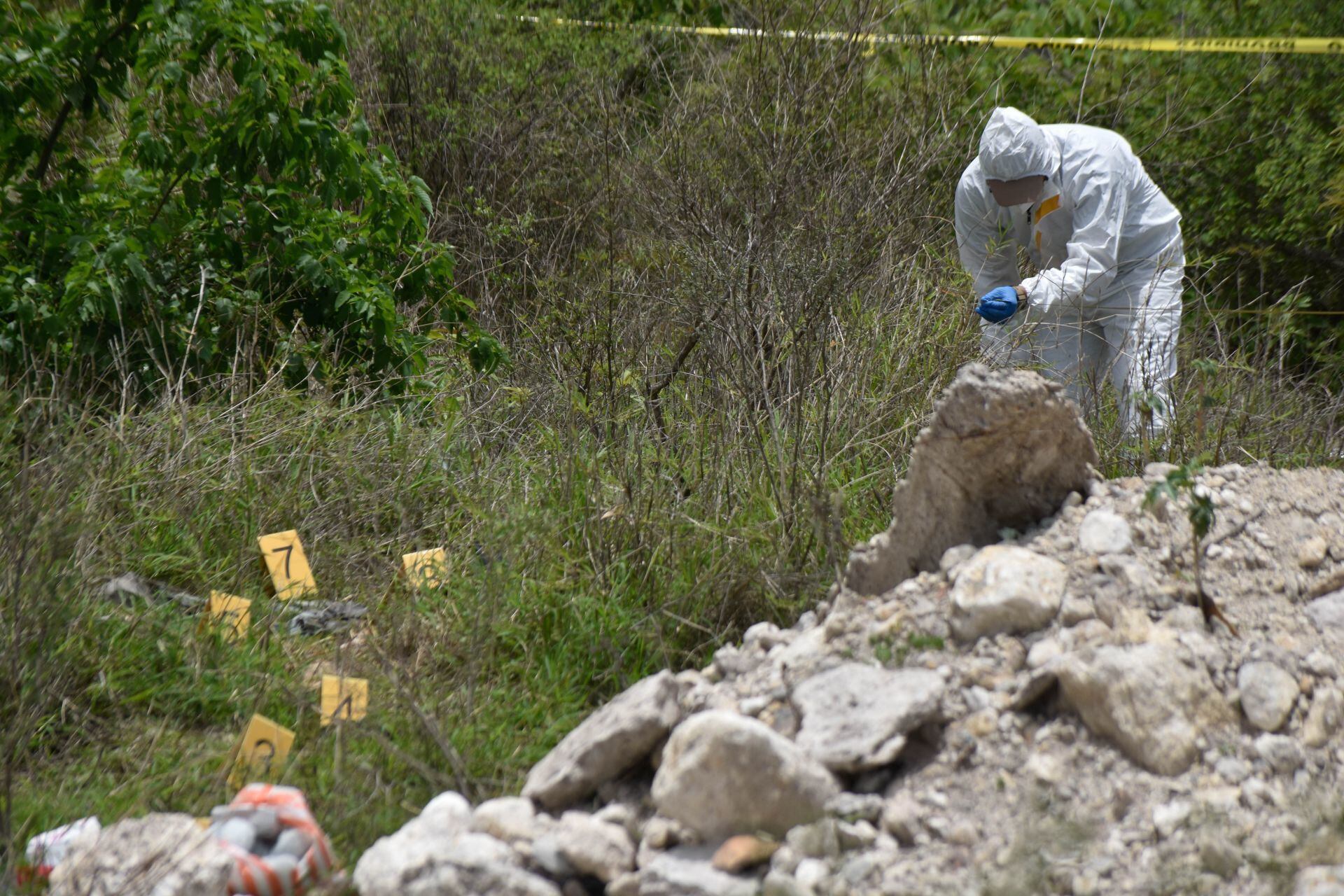 Hallan fosa clandestina en Puebla con restos humanos; padres fueron guiados por ropa y zapatos 