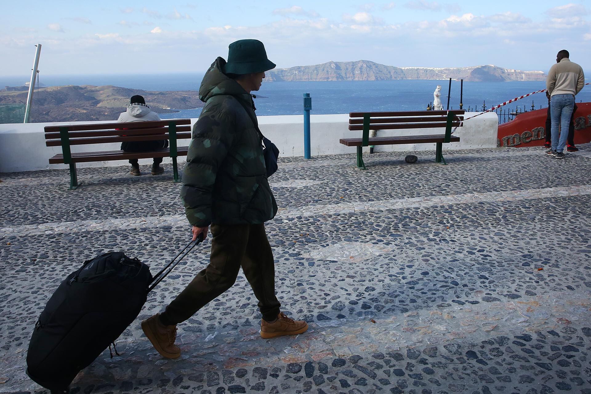 Miles de personas han huído de Santorini por el riesgo sísmico. (Foto: EFE/EPA/ORESTIS PANAGIOTOU)
