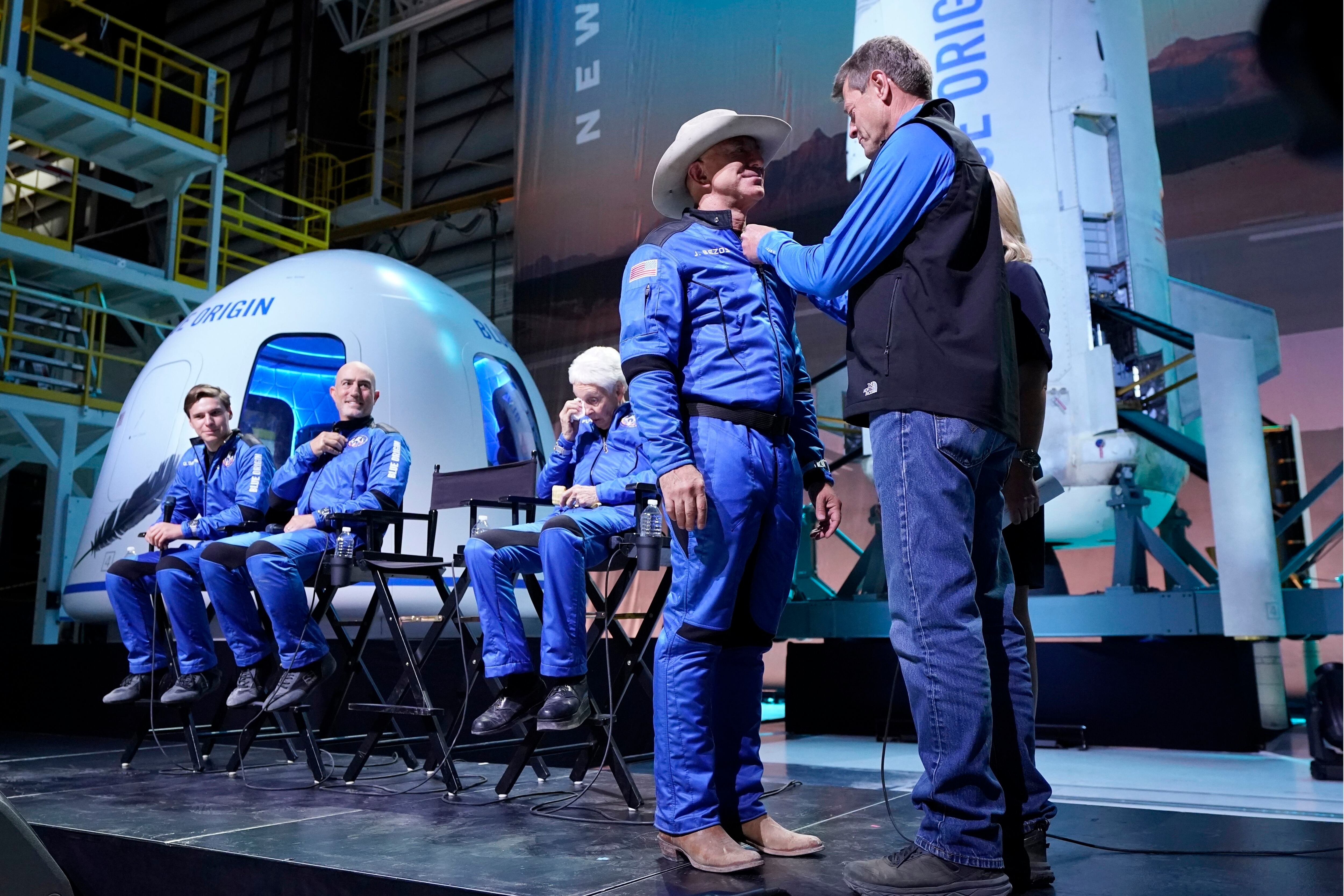 Branson y Bezos son reconocidos como astronautas en EU