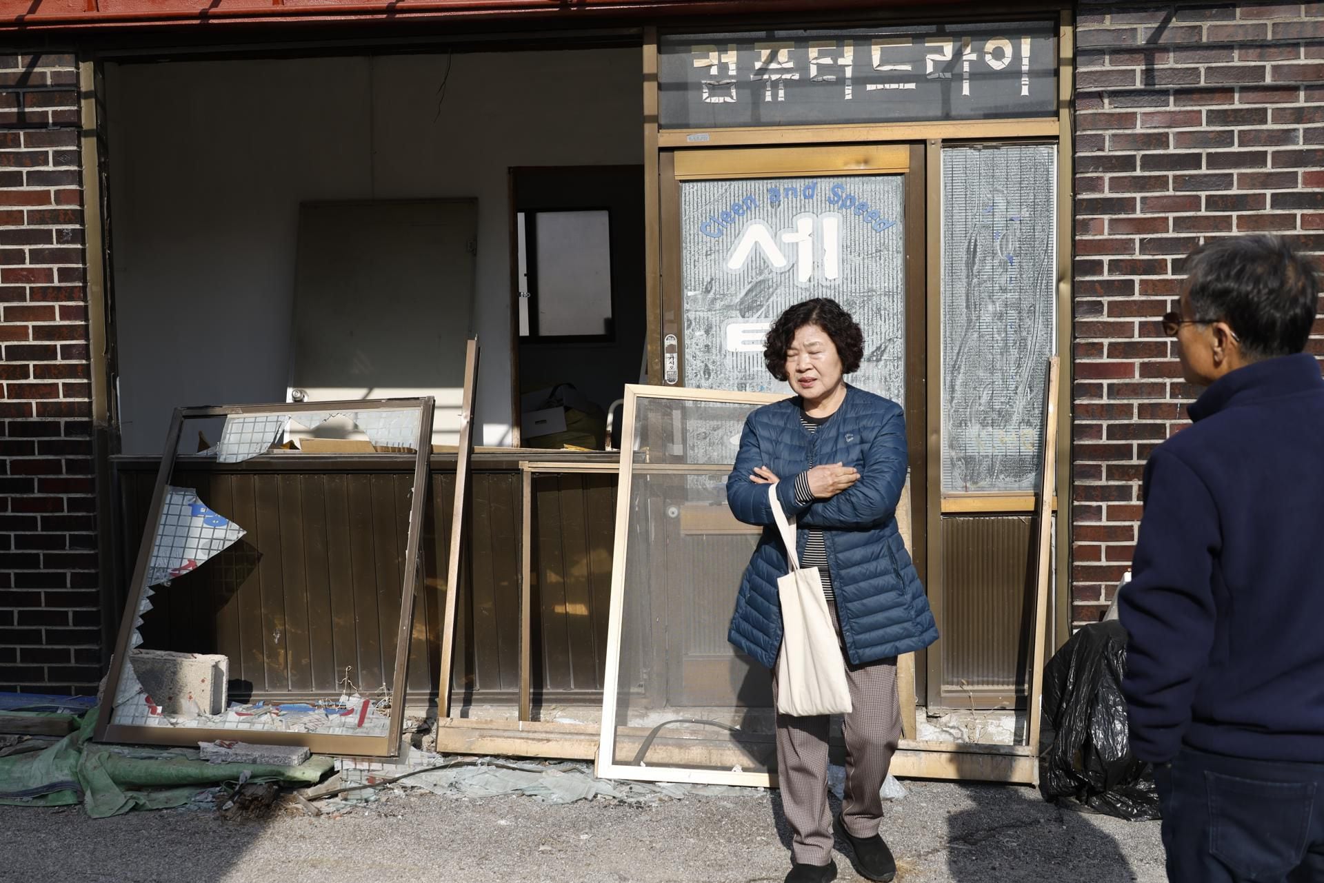 Una de las habitantes de la localidad bombardeada por error por el Ejército de Corea del Sur.