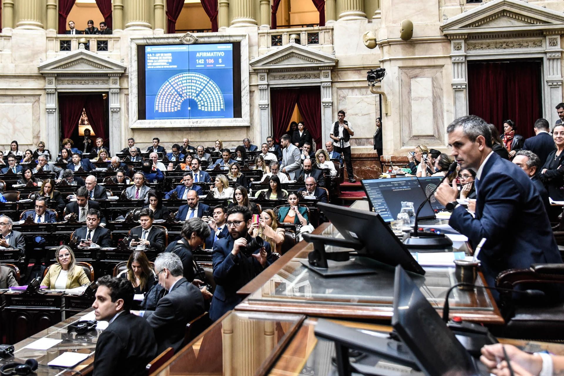 Milei ‘sonríe’: Congreso argentino aprueba ‘Ley Ómnibus’; pasa al Senado