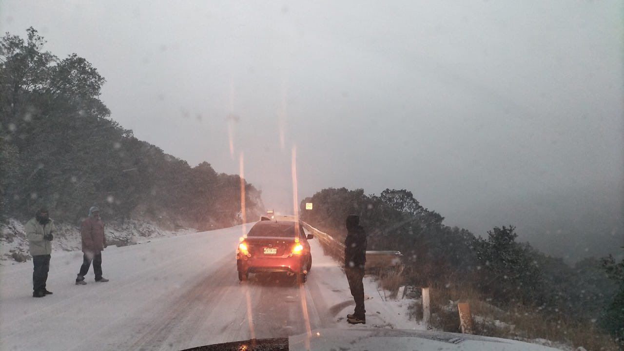 Frente frío no. 27 causa estragos en Sonora: nieva en Cananea este lunes