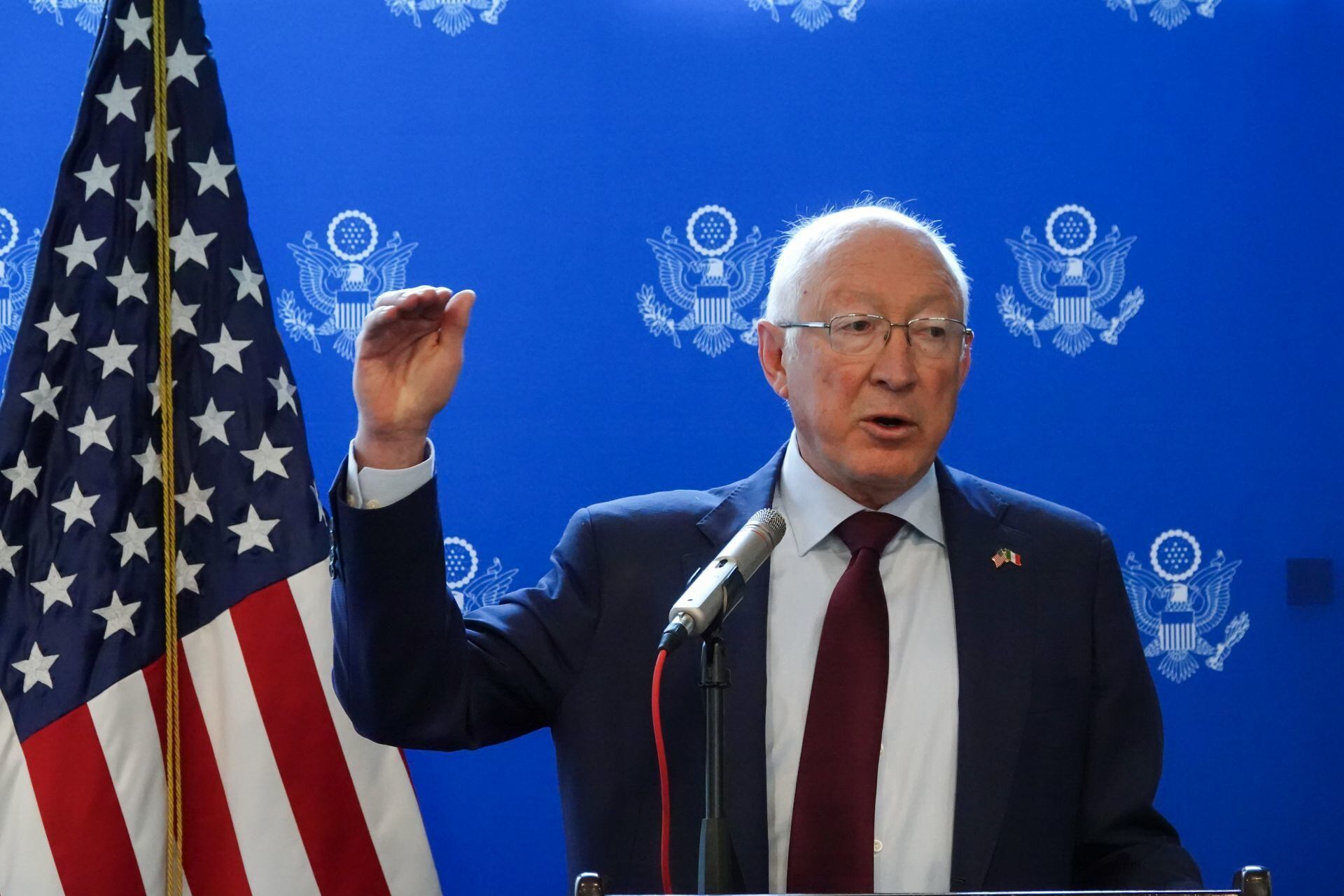 Desafíos de seguridad los llevamos como socios: Ken Salazar sobre violencia en México