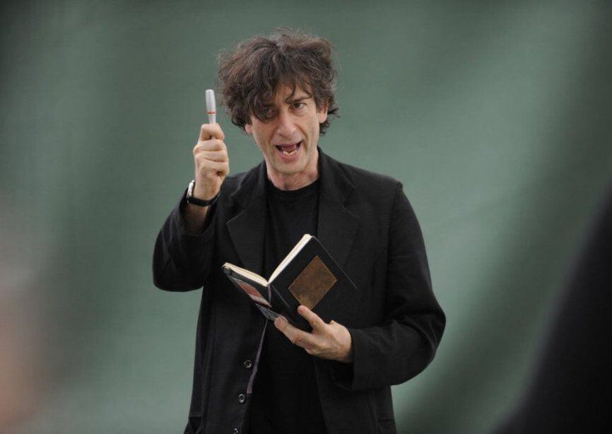 Dos de las víctimas aseguraron que parte de las agresiones sexuales ocurrieron cuando el hijo del autor estaba presente. (Foto: Facebook/ Neil Gaiman)