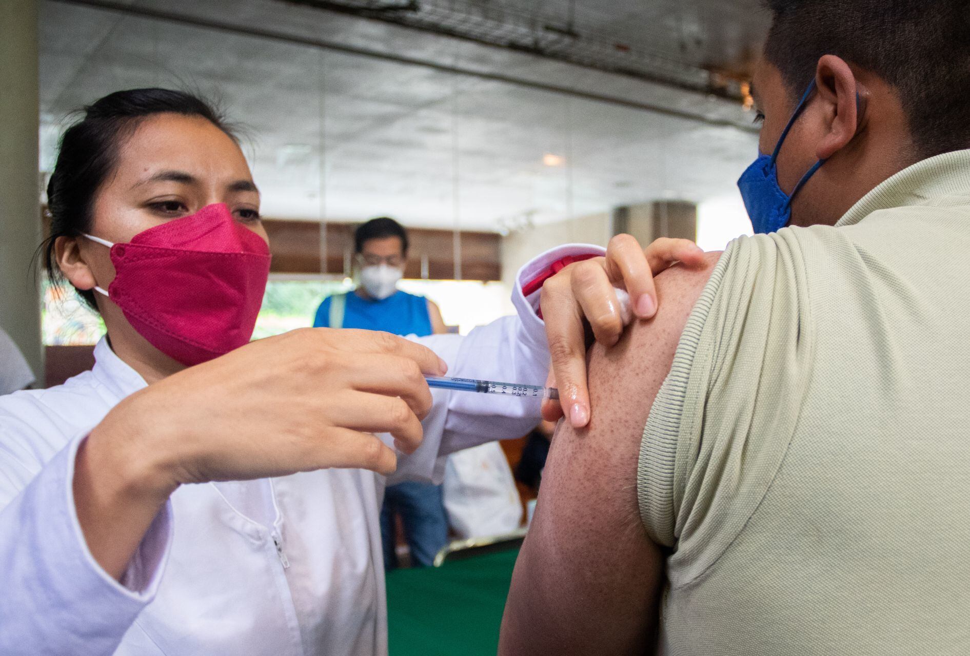 México aplica 255,361 nuevas dosis de vacunas COVID; van 112.1 millones 