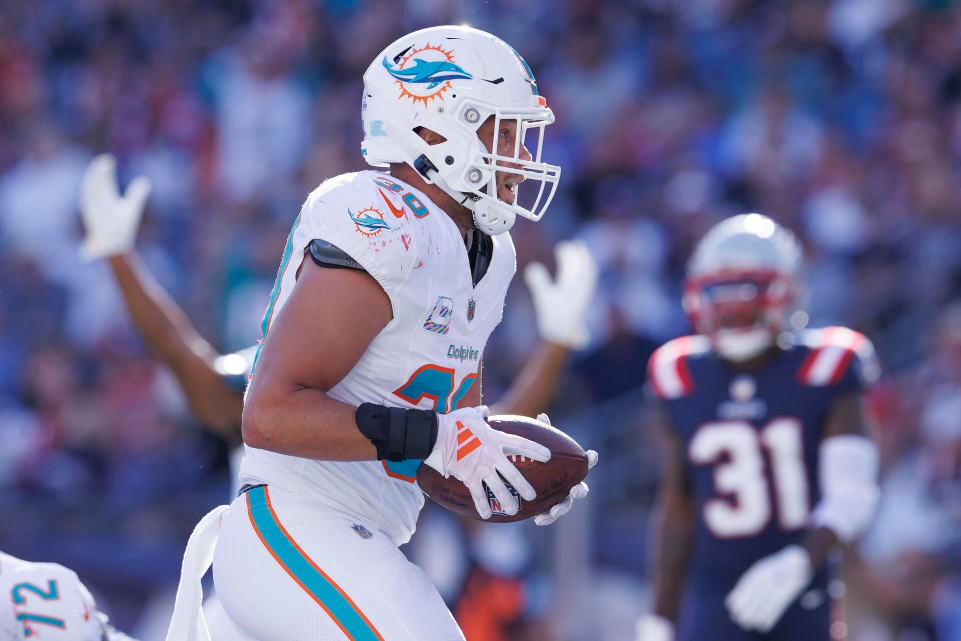 Los Delfines de Miami pelean por un boleto a los playoffs de la NFL.