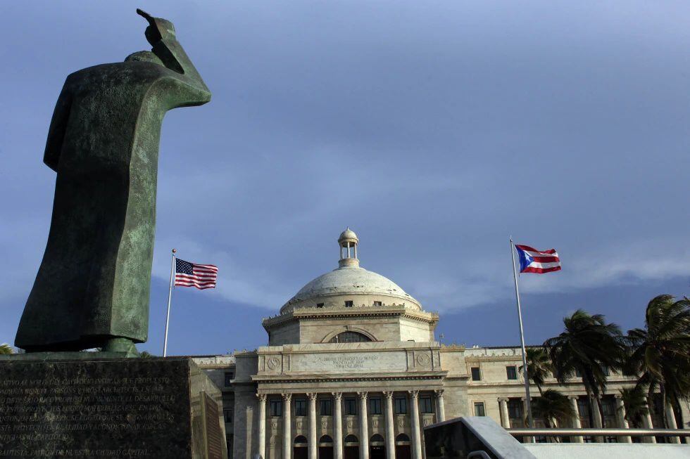 El exgobernador de Puerto Rico Luis Muñoz Marín consiguió el estatus de Estado Libre Asociado en la isla.