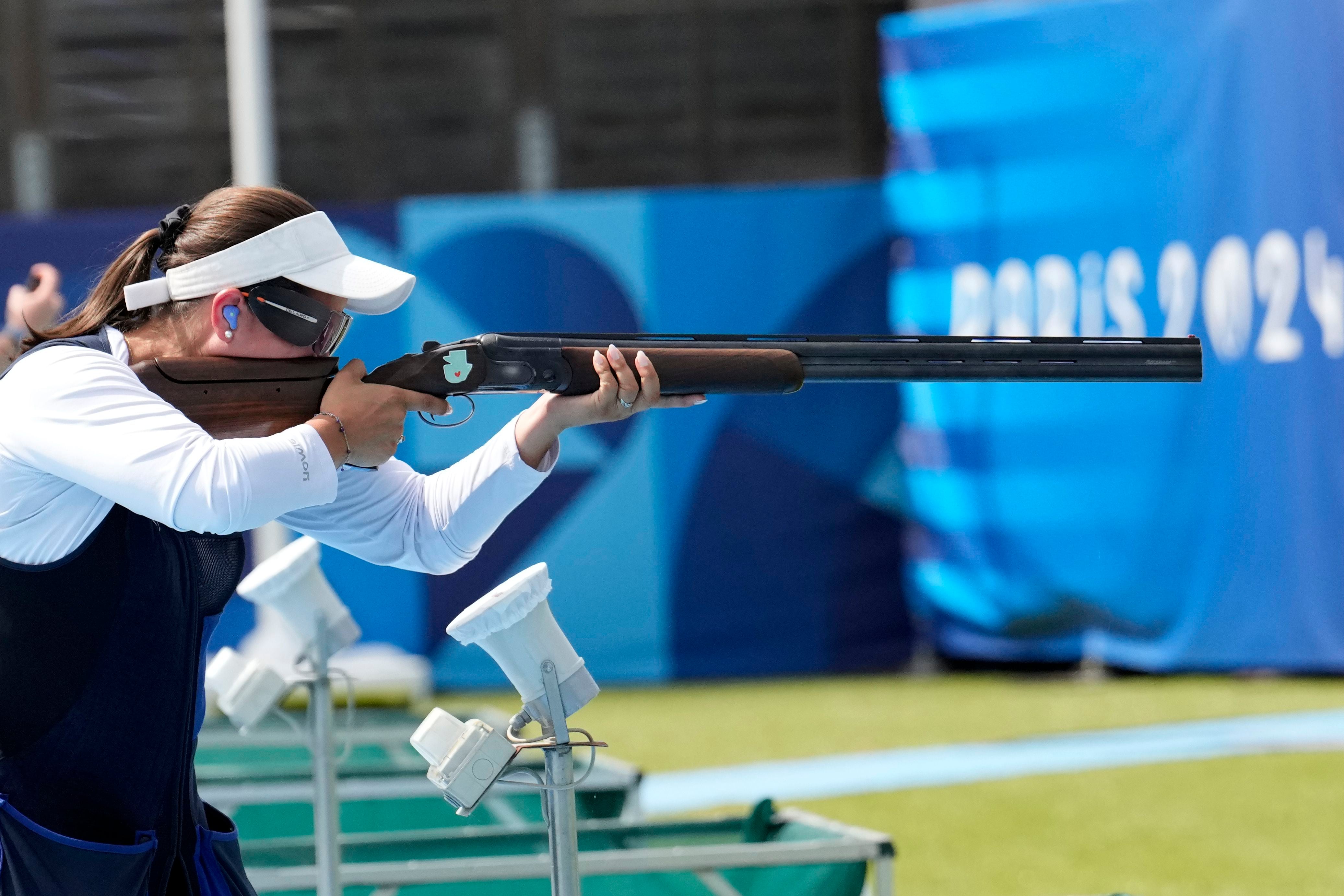 La guatemalteca Adriana Ruano en la final de la fosa de los Juegos Olímpicos de París, el miércoles 31 de julio de 2024, en Chateauroux, Francia. (AP Foto/Manish Swarup)