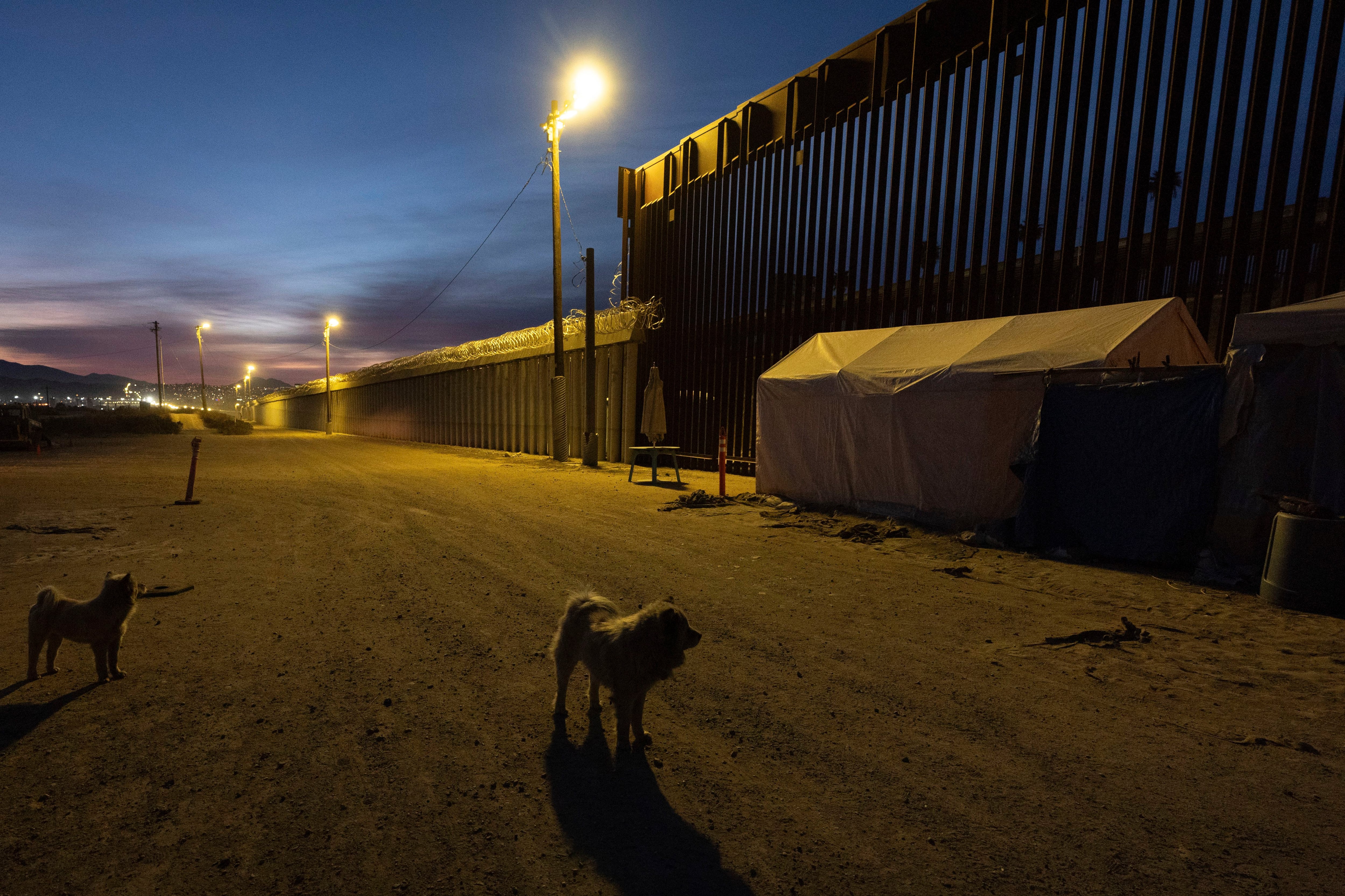 Las medidas contra migrantes también incluyen la llegada de militares a la frontera.