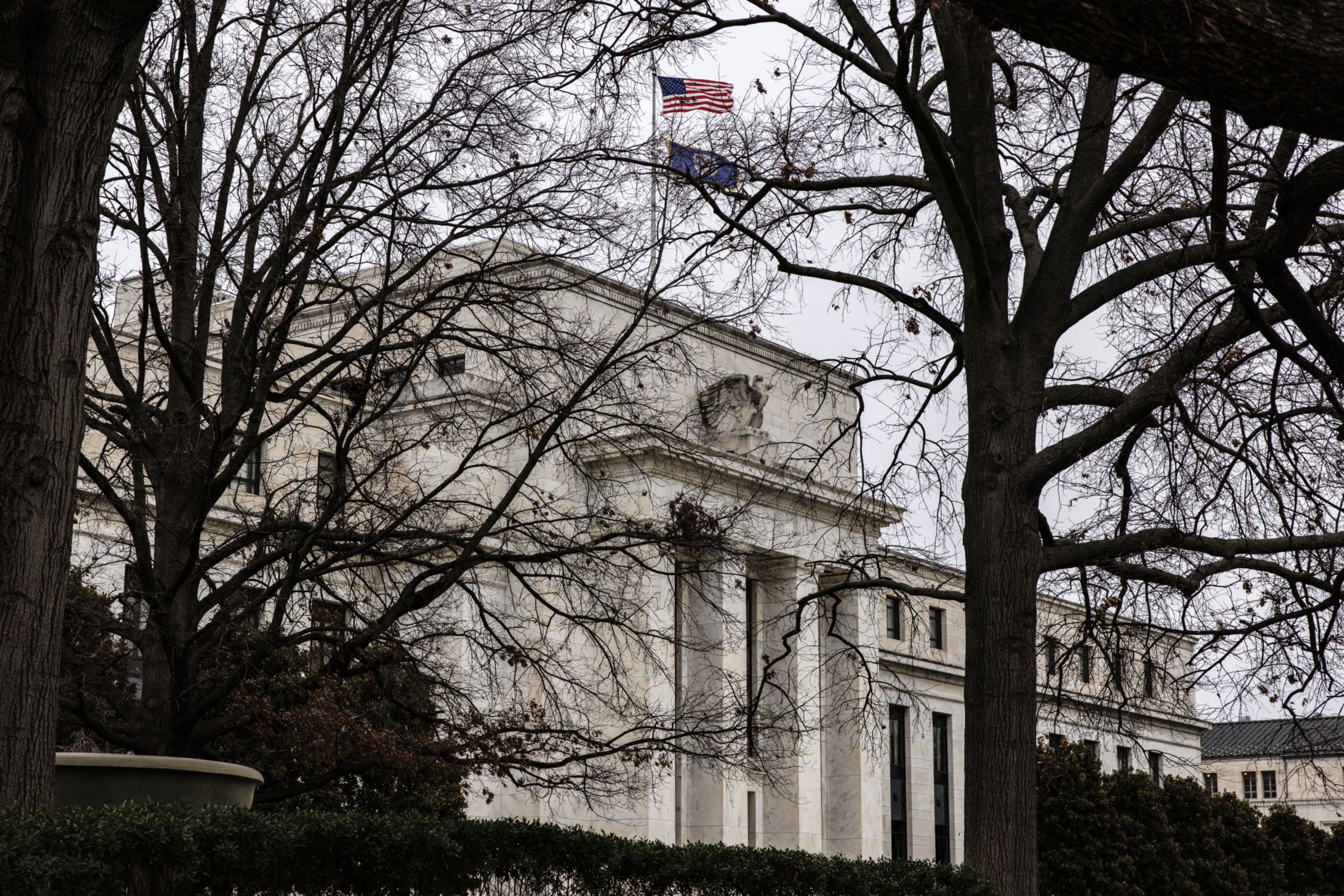 Fed mantiene tasa de interés sin cambios... pero avisa que alza viene pronto