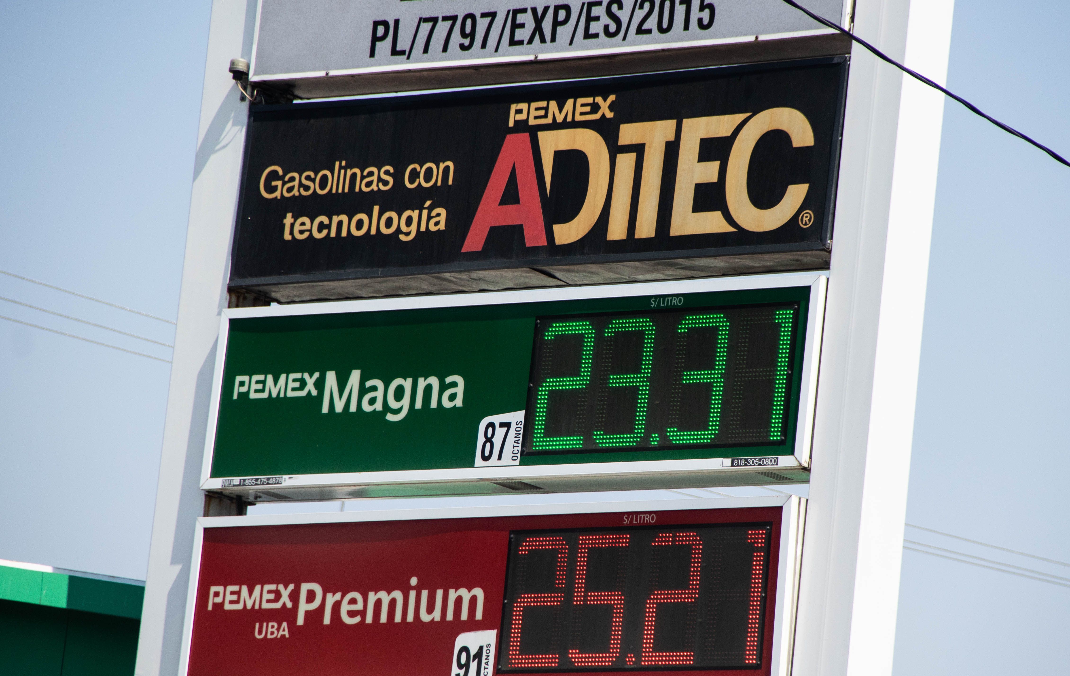 La refinación de combustibles en México es tres veces más cara comparada con Estados Unidos, aspecto que eleva el precio de la gasolina. [Fotografía. Cuartoscuro]