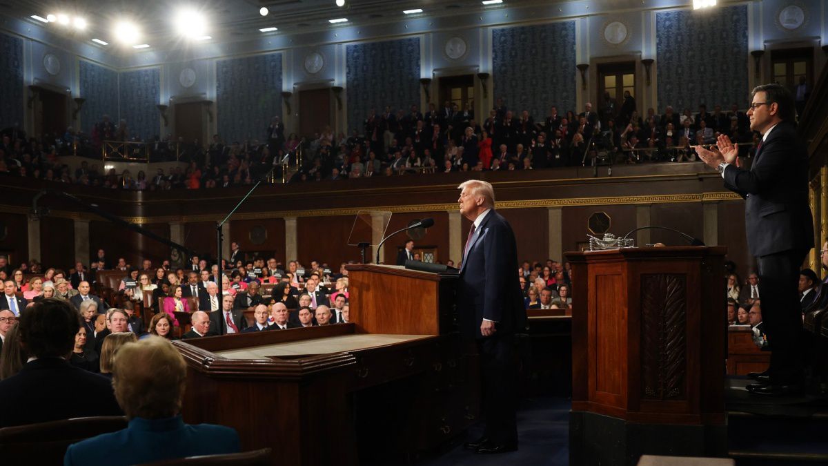 Trump pronunció un discurso en el Departamento de Justicia. (Foto: EFE)