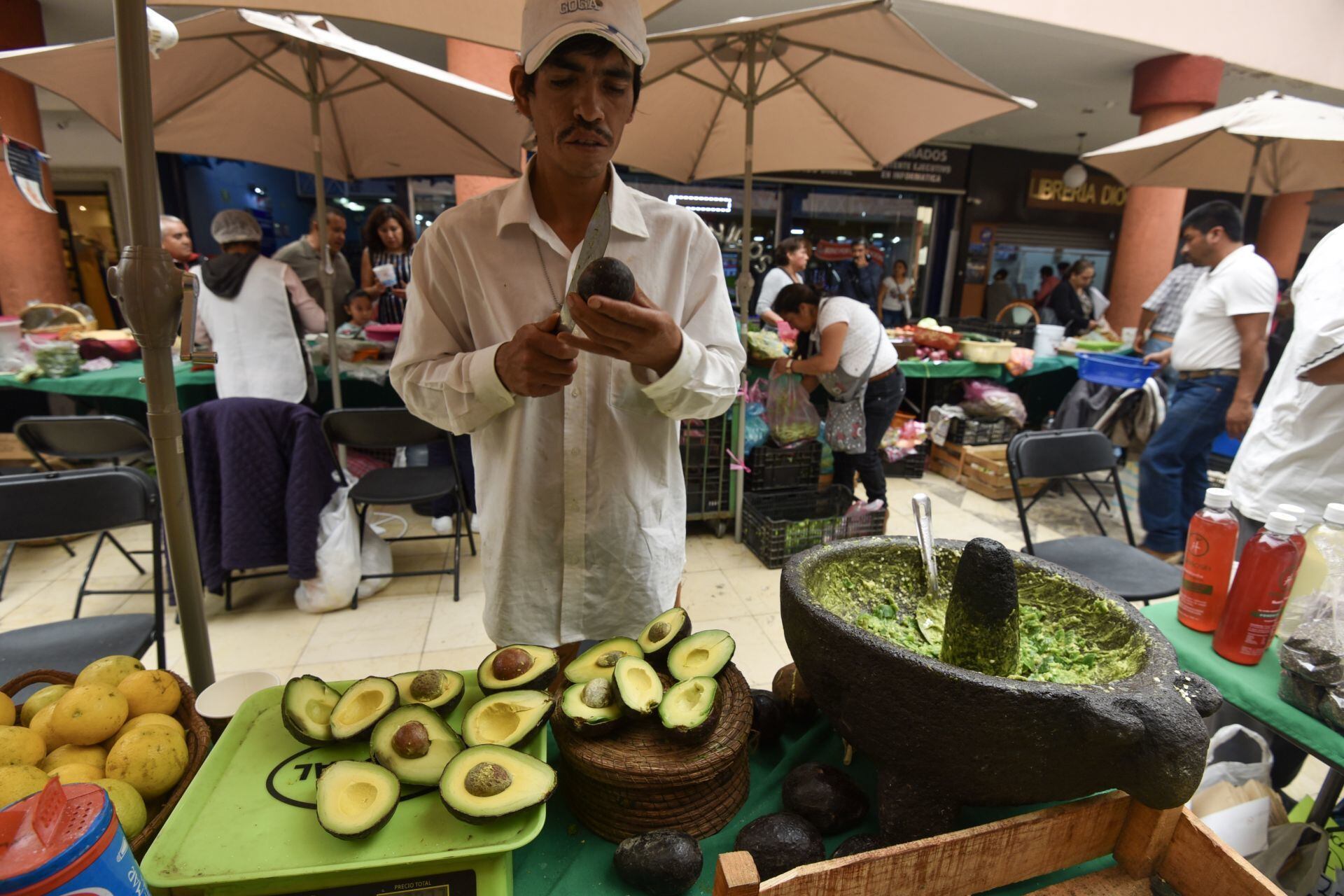 El aguacate se consume en formas diversas, como las 'guacatortas' de Toluca. (Foto: CRISANTA ESPINOSA AGUILAR /CUARTOSCURO.COM). 