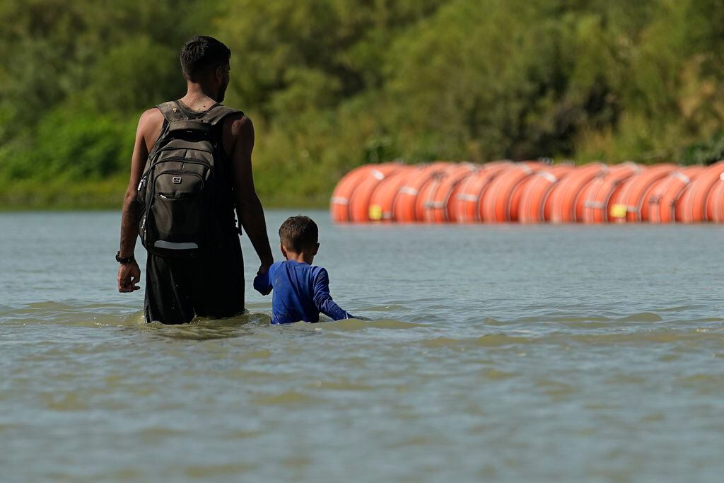 Game over para Abbott :Tribunal ordena a Texas mover barrera de boyas en el Río Bravo