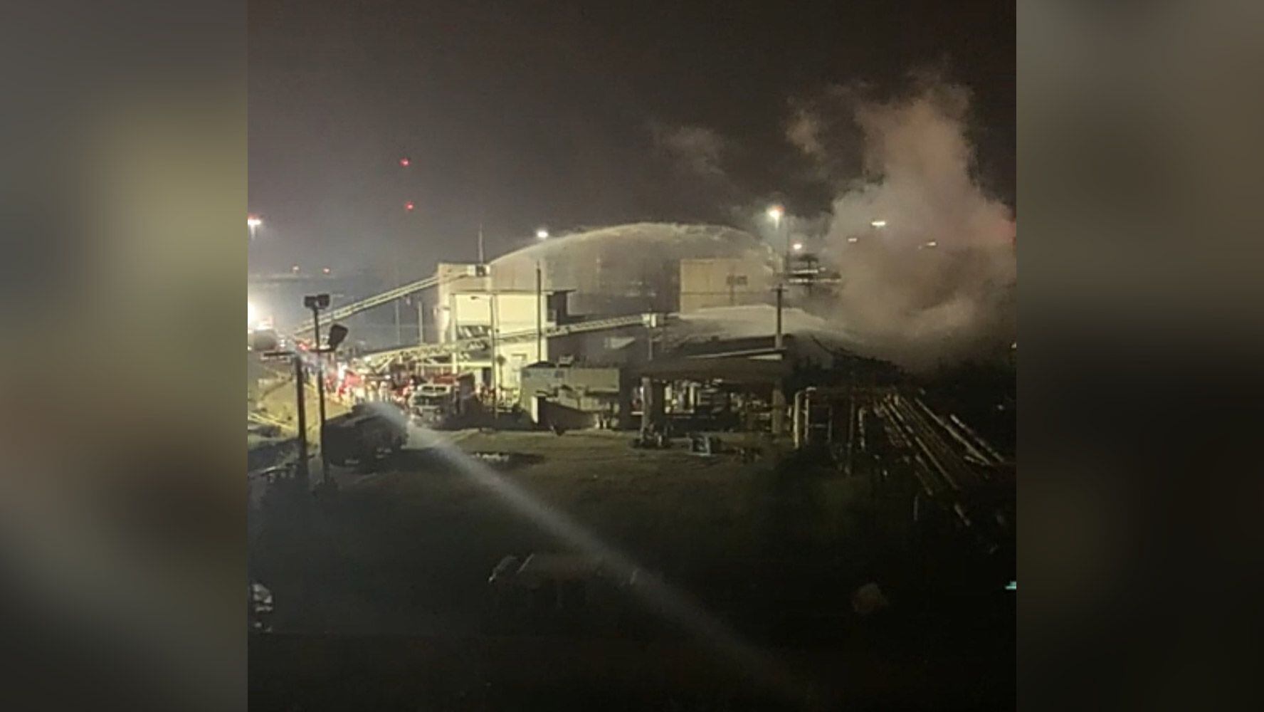 Refinería de Pemex en Minatitlán queda fuera de operación tras incendio