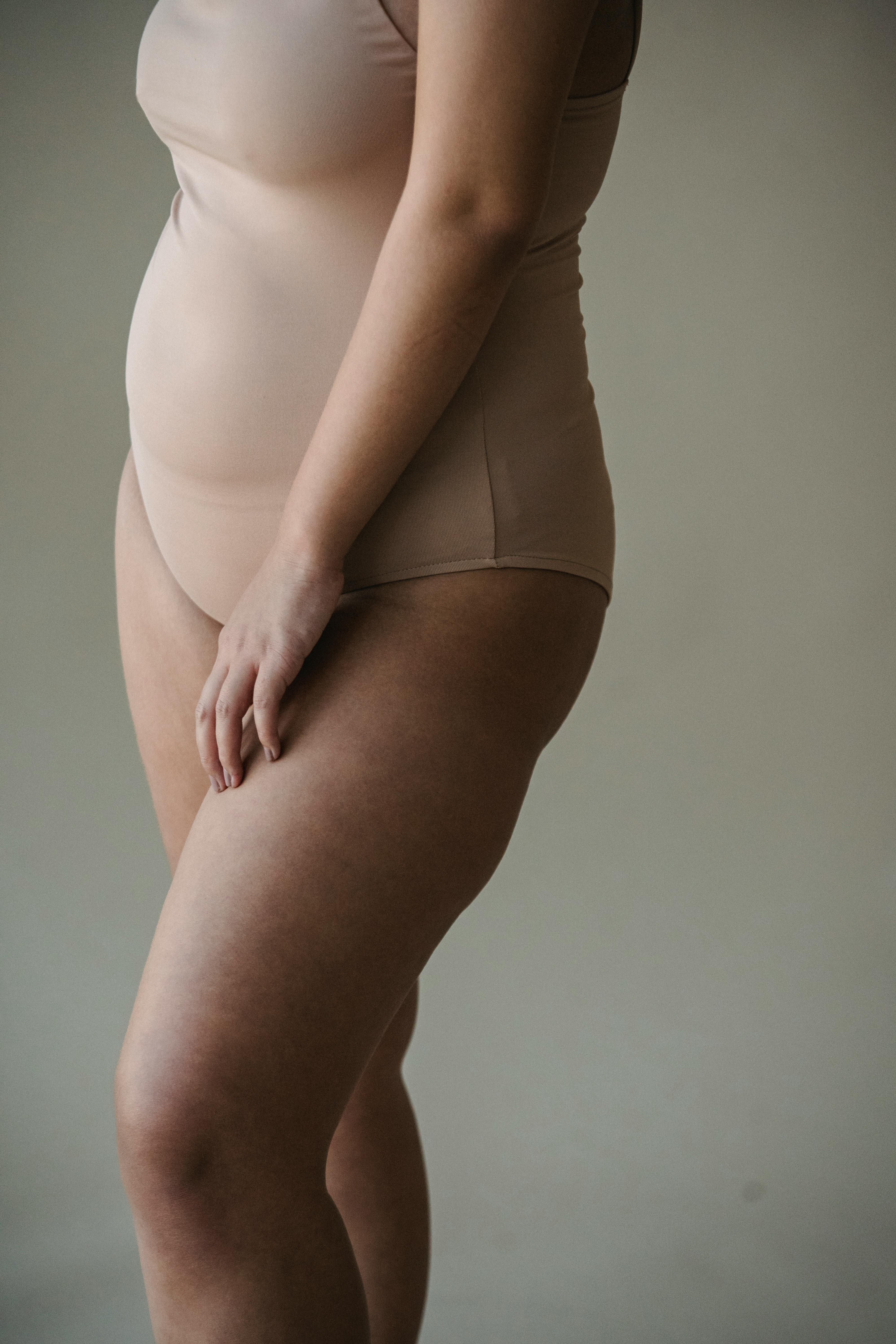 El uso de fajas promete varios beneficios al cuerpo para moldearlo. (Foto: Pexels / Antonius Ferret)