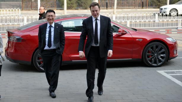 Perfil: ¿Quién es Tom Zhu, el (posible) sucesor de Elon Musk en Tesla?