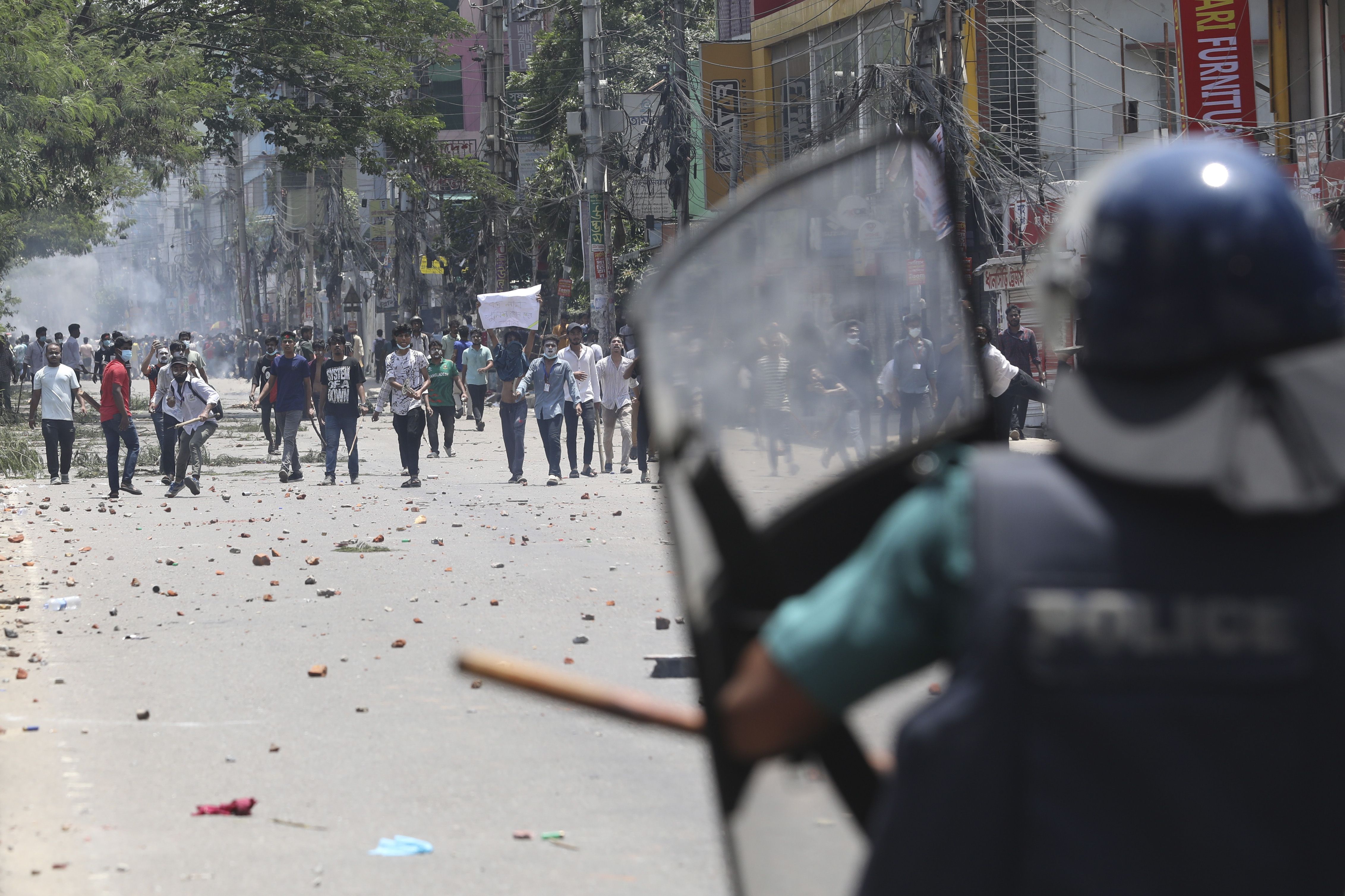 Protesta de estudiantes en Bangladesh: Más de 20 personas han muerto en manifestaciones