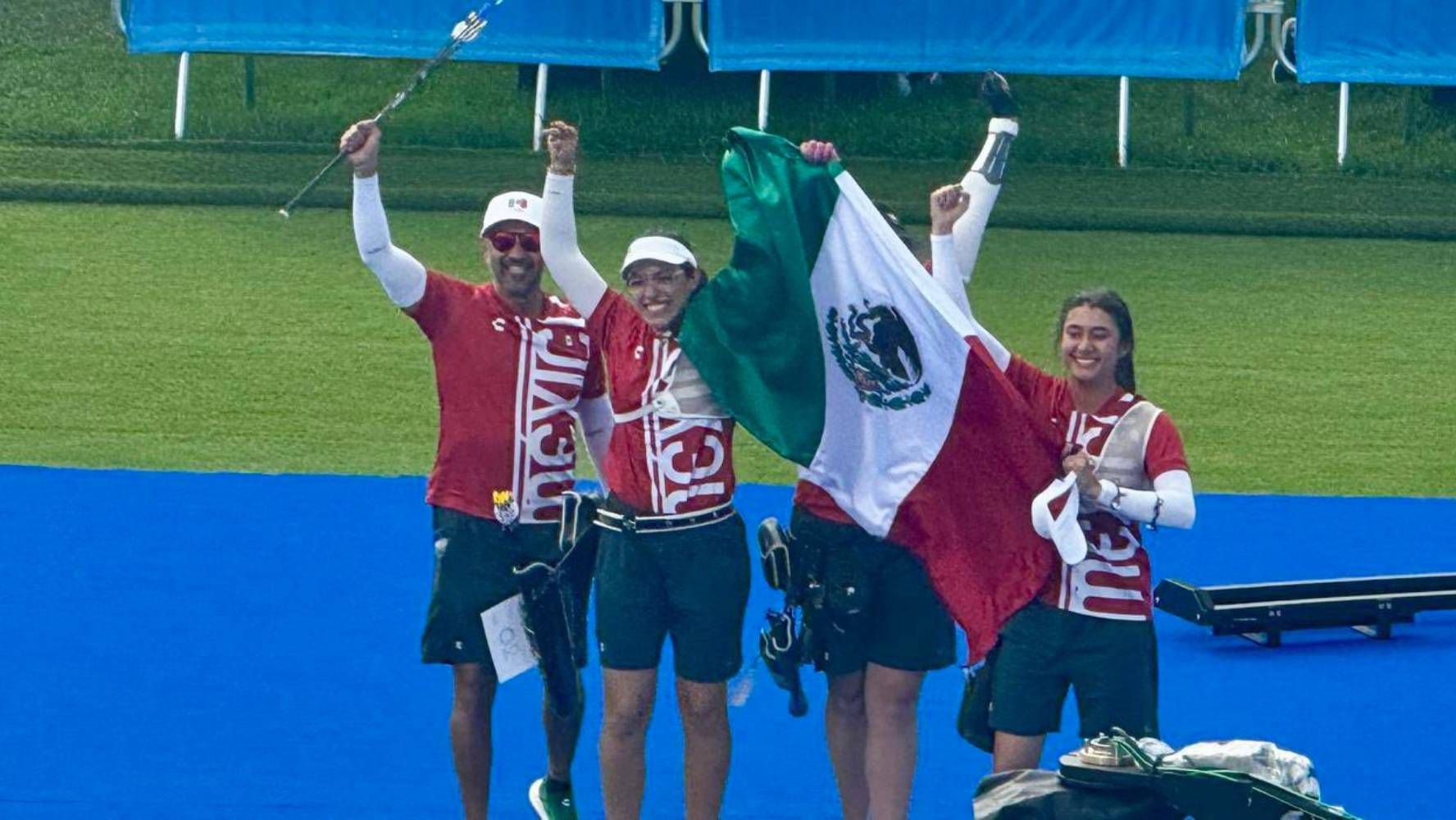 México logra la primera presea olímpica de su historia por equipos femeniles de tiro con arco, es un bronce obtenido por Alejandra Valencia, Ana Vázquez y Ángela Ruiz, quienes derrotaron 6-2 a Países Bajos. (Foto: Conade).