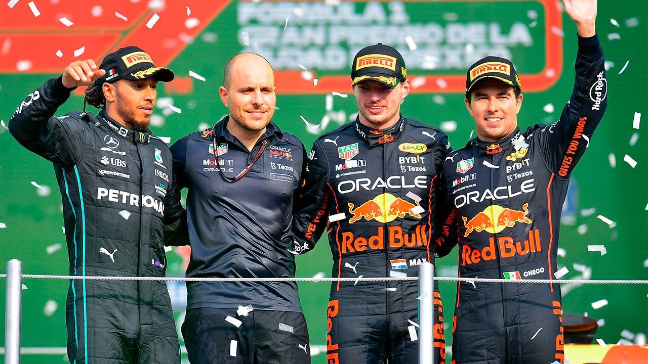 Verstappen, Hamilton y Checo compartieron el podio de ganadores en en 2022.