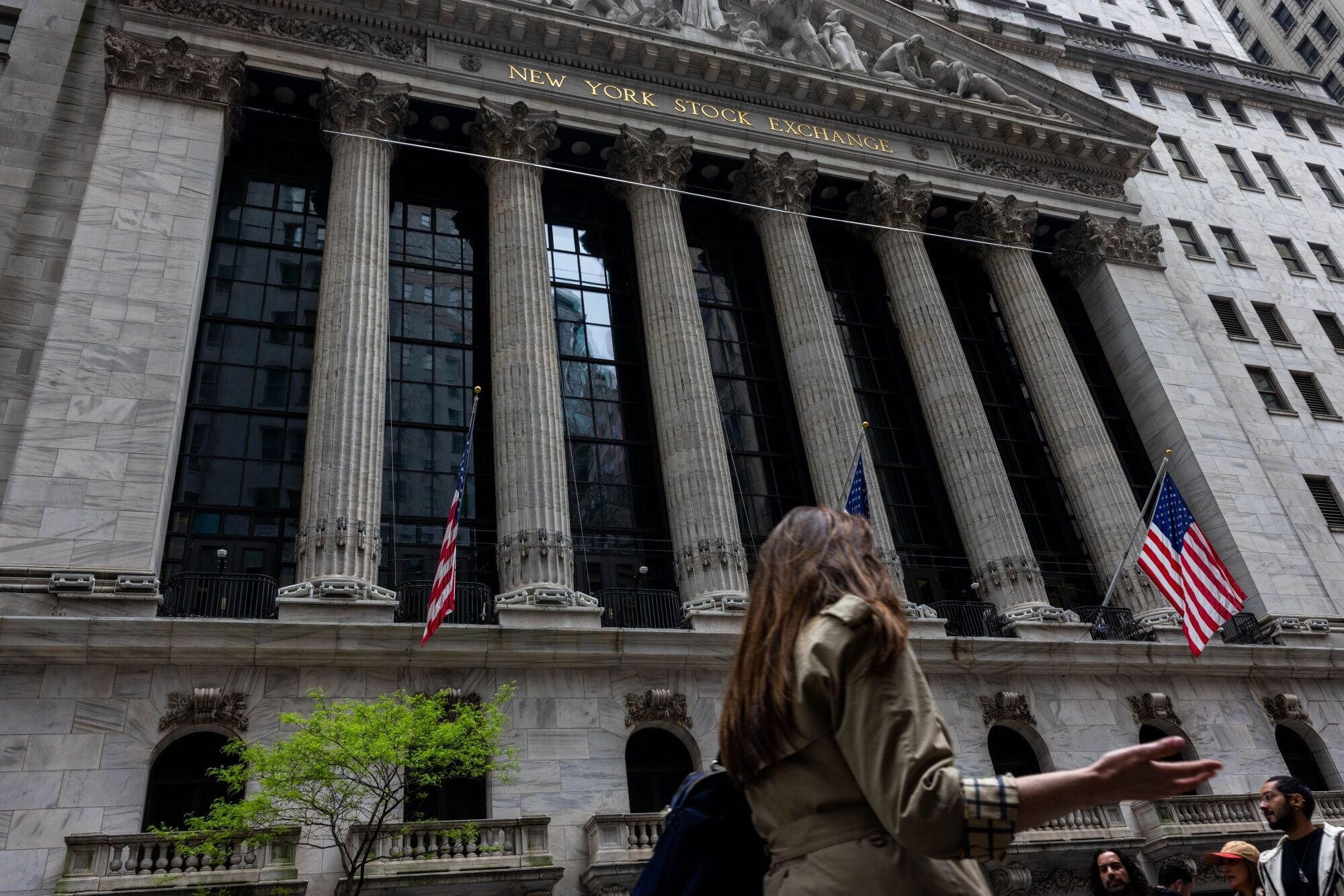 Wall Street apunta a ‘tono mixto’ tras los comentarios de la Fed; Dow Jones y S&P 500 caen
