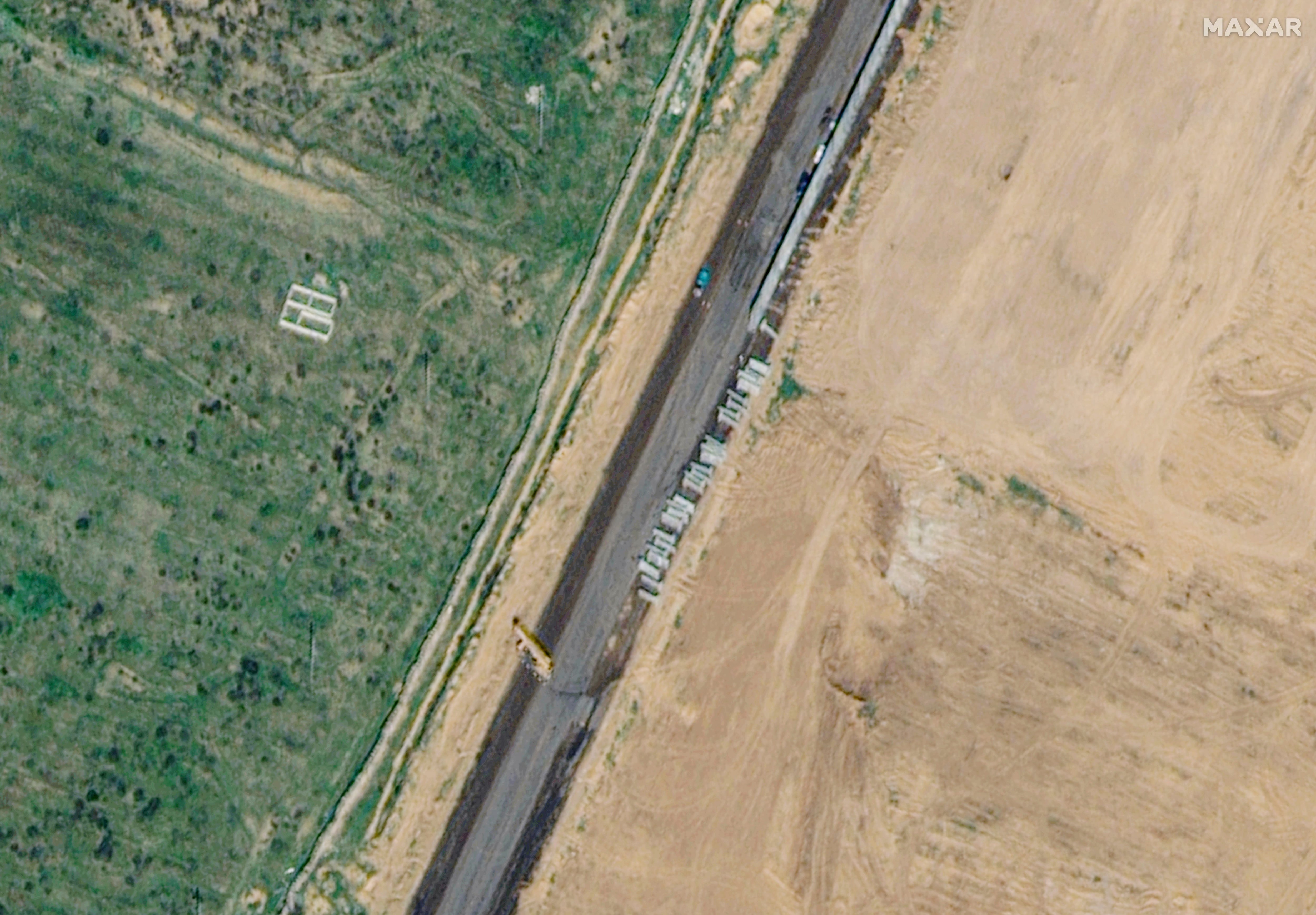 Egipto construye un muro cerca de frontera con Gaza ante posible ofensiva de Israel en Rafah 