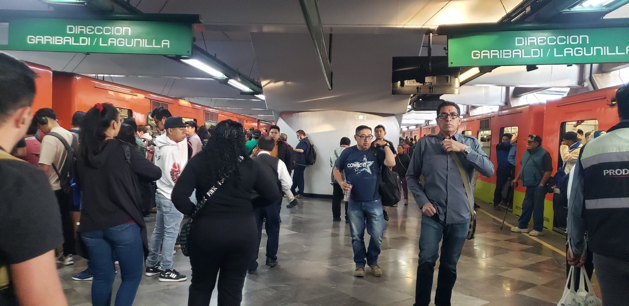 Línea 8 del Metro avanza a ‘paso de tortuga’: ¿Por qué los trenes tardan hasta 20 minutos en pasar?