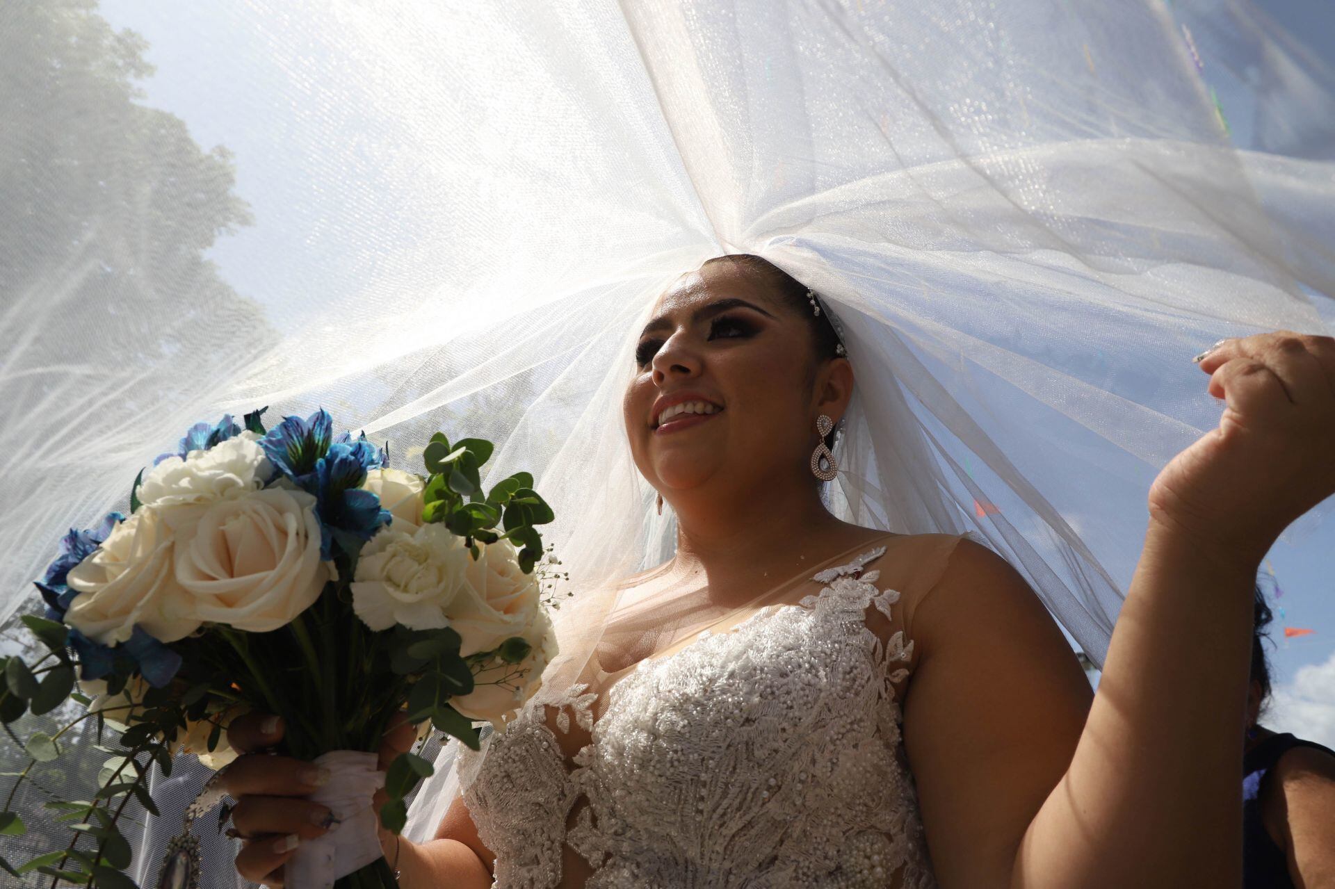 Hay varias opciones para comprar un vestido de novia en México, según el presupuesto de las parejas.