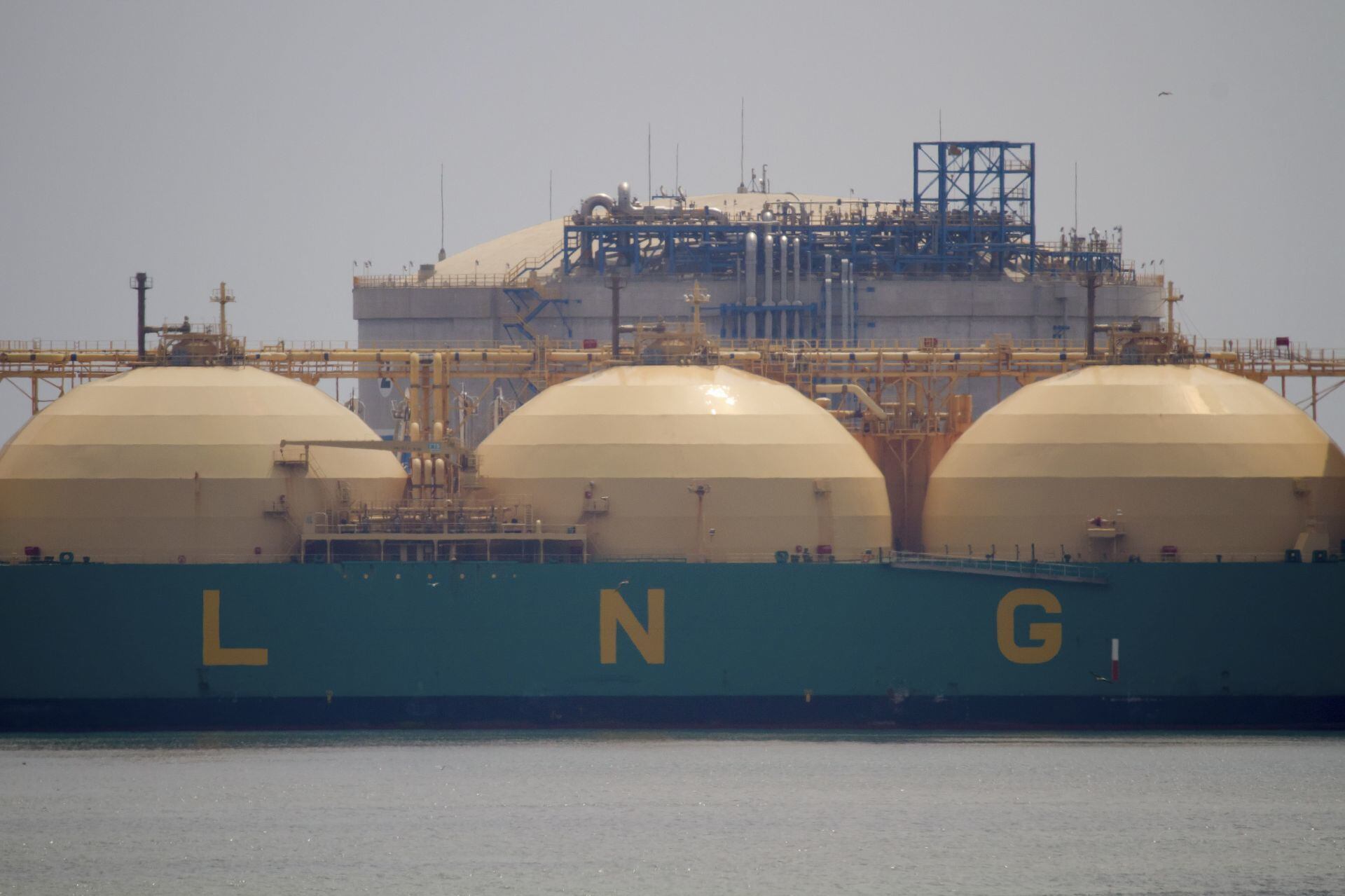 CFE presume ahorros millonarios en 2022 por renegociación de contratos de gas natural 