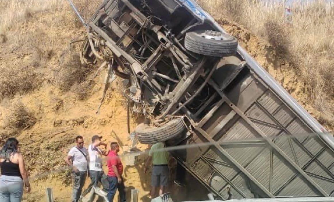 Volcadura de un autobús deja cuatro personas muertas en la México-Puebla