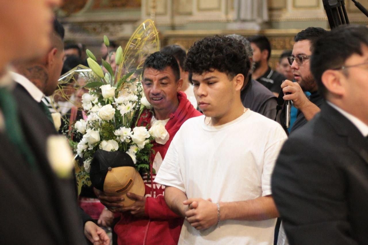 Familiares y seres queridos se despidieron de Mateo Ramírez en la Catedral Metropolitana de León. [Fotografía. Luciano Vázquez]